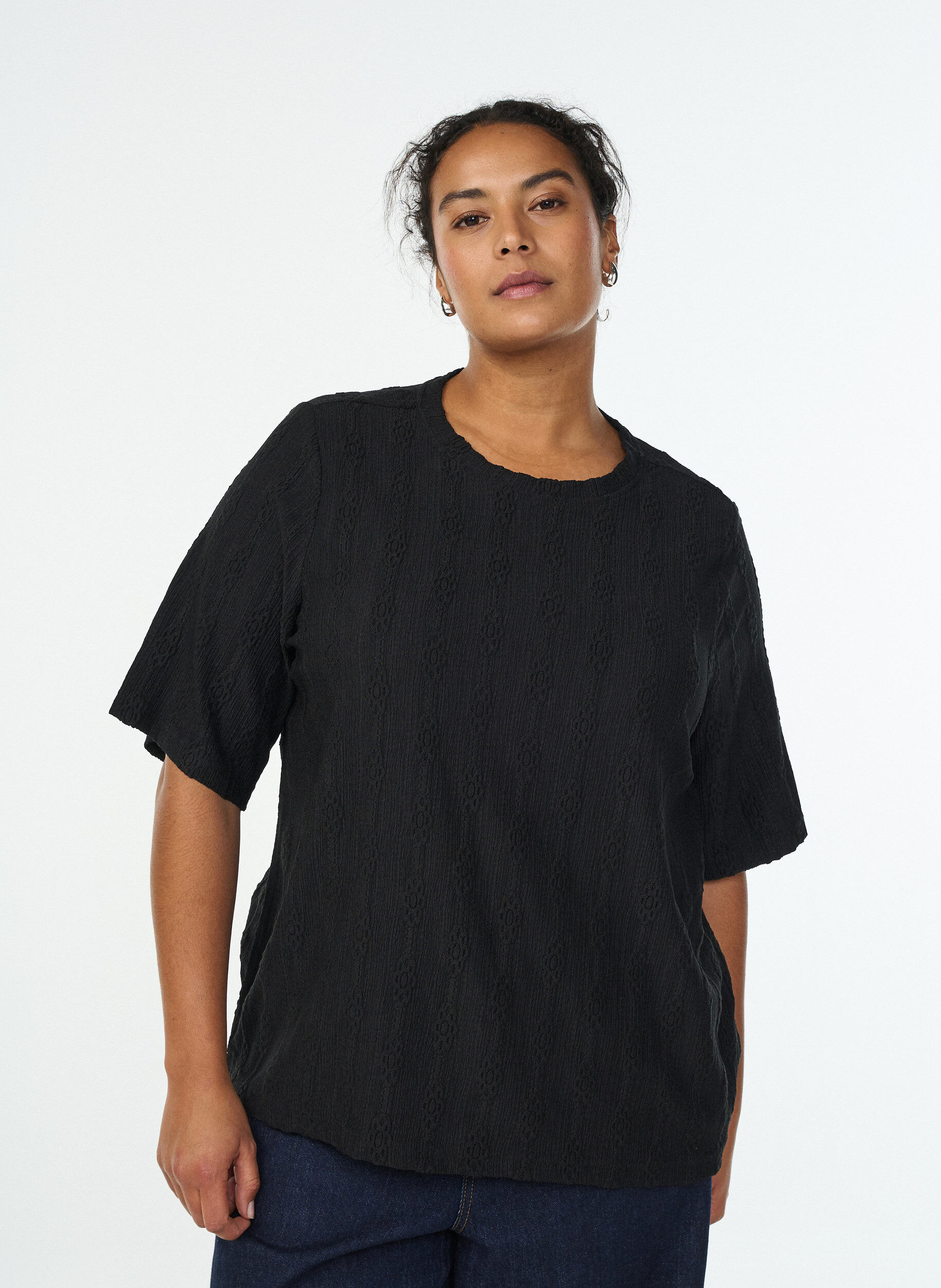 Blouse with textured pattern and short sleeves, Black, Model