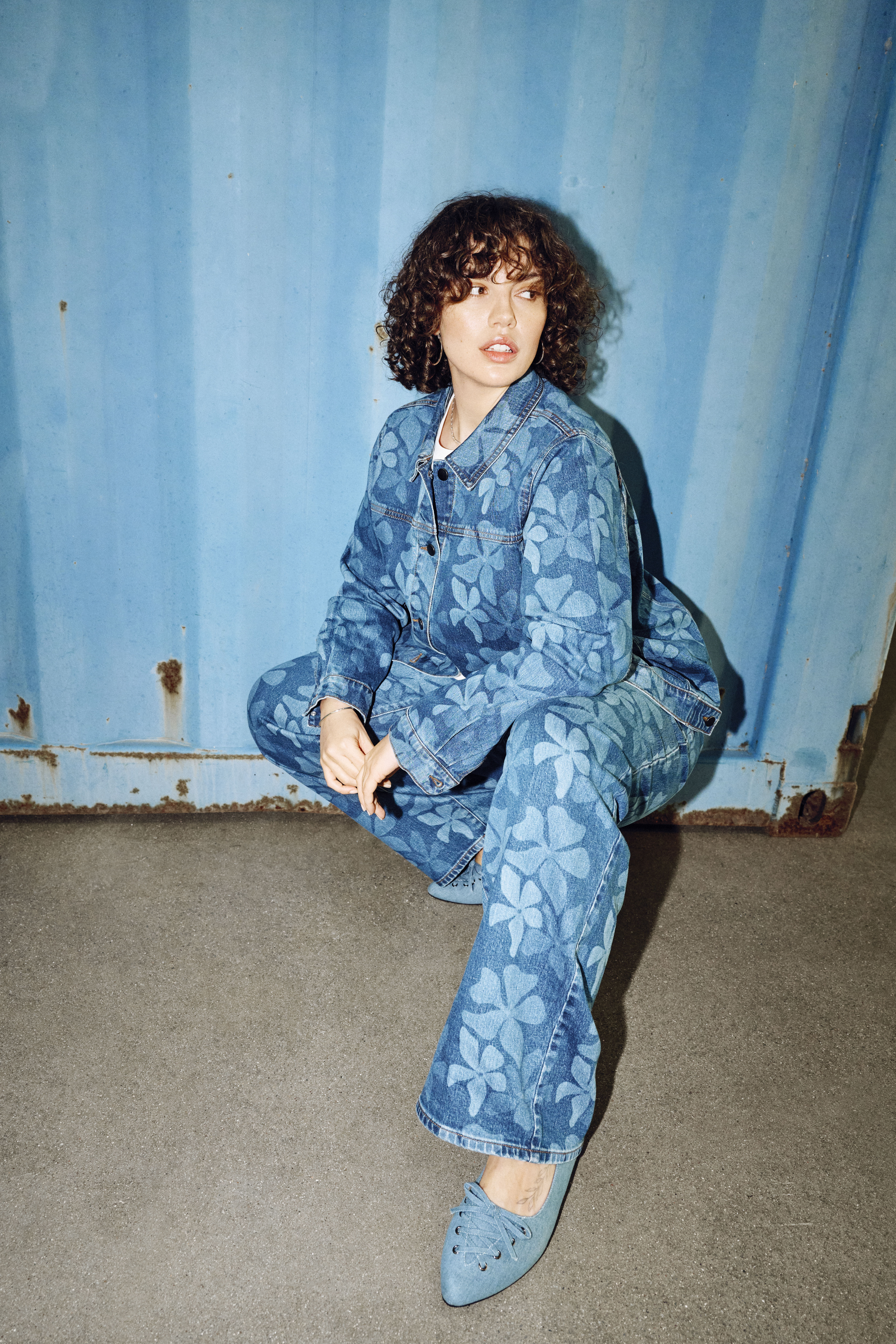 Zizzifashion Denim jacket with floral pattern, , Model