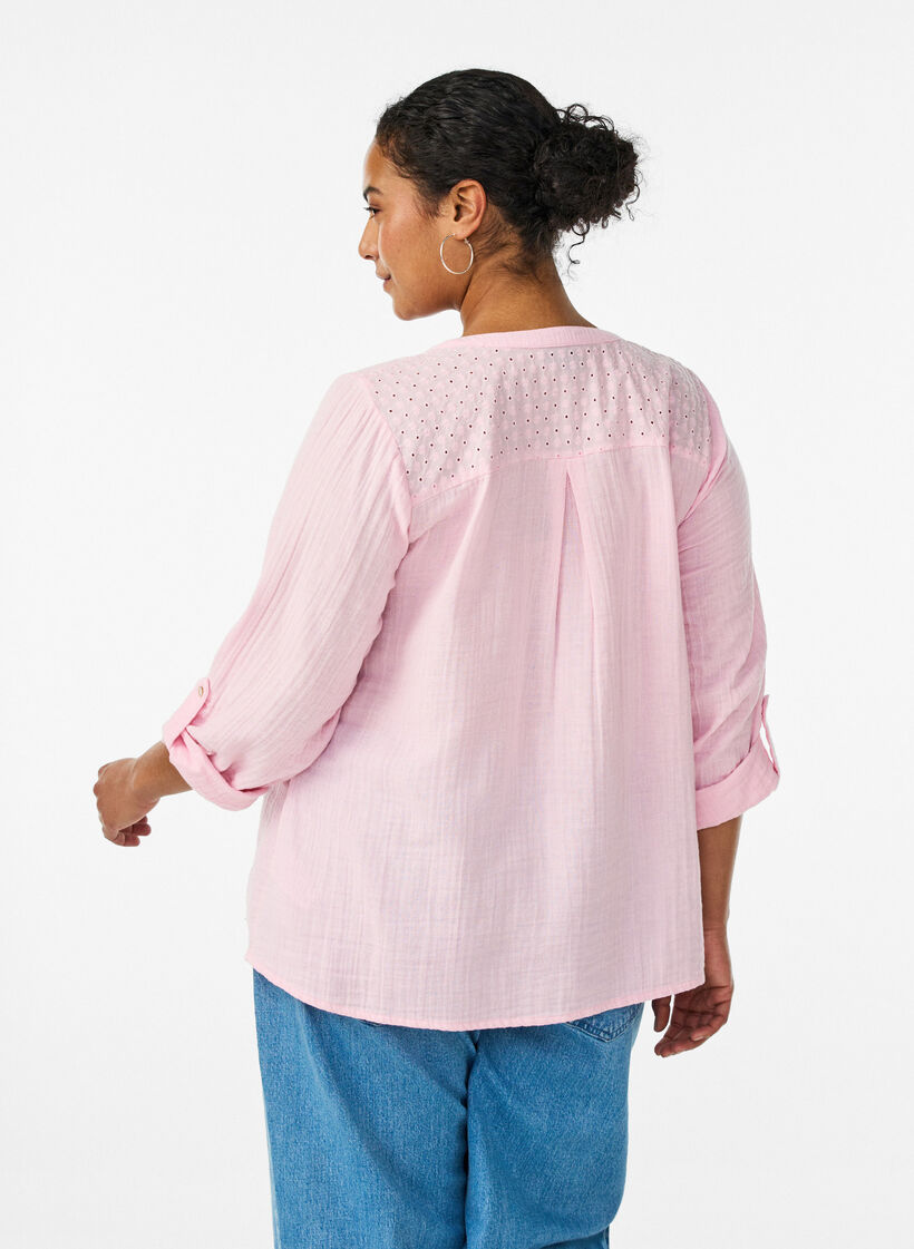Blouse in cotton muslin with broderie anglaise, Rose, Model image number 2
