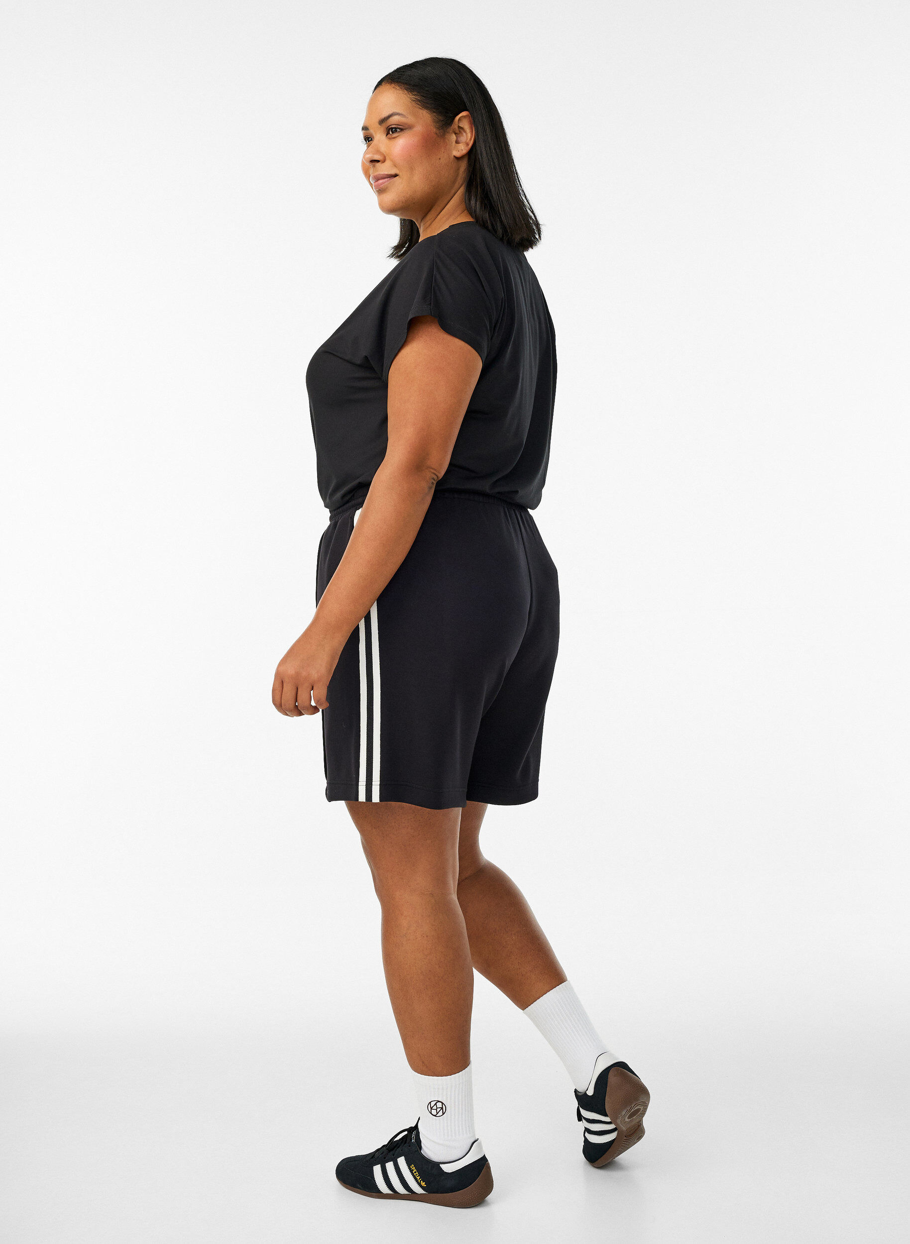 Zizzifashion High-waisted shorts with stripe details, Black, Model image number 2