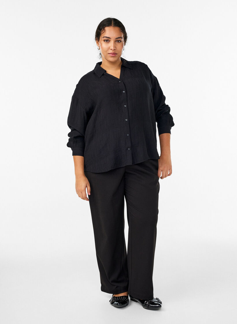 Loose shirt with texture and a V-neck, Black, Model image number 1