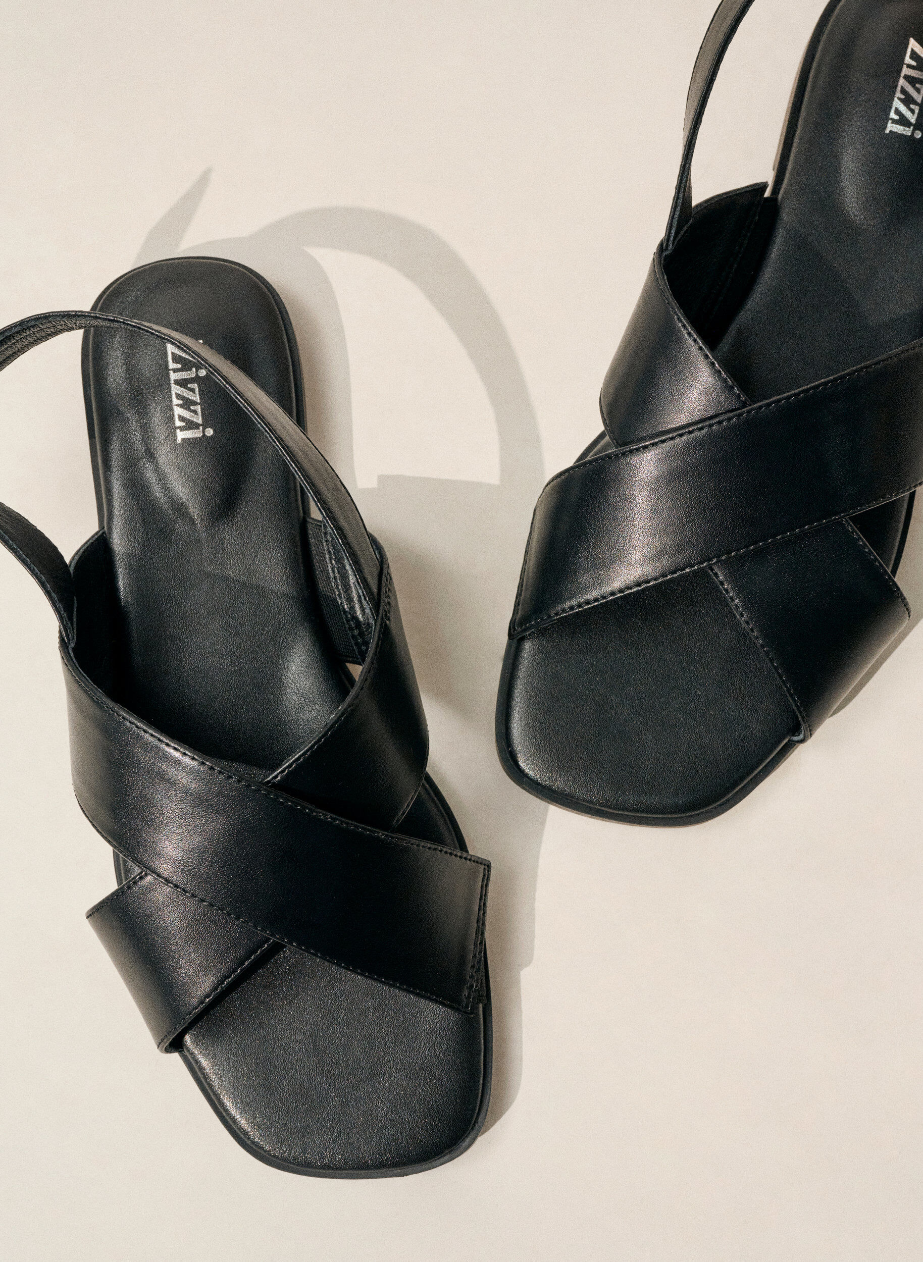 Zizzifashion Leather sandal with criss-cross straps, Black, Image image number 0