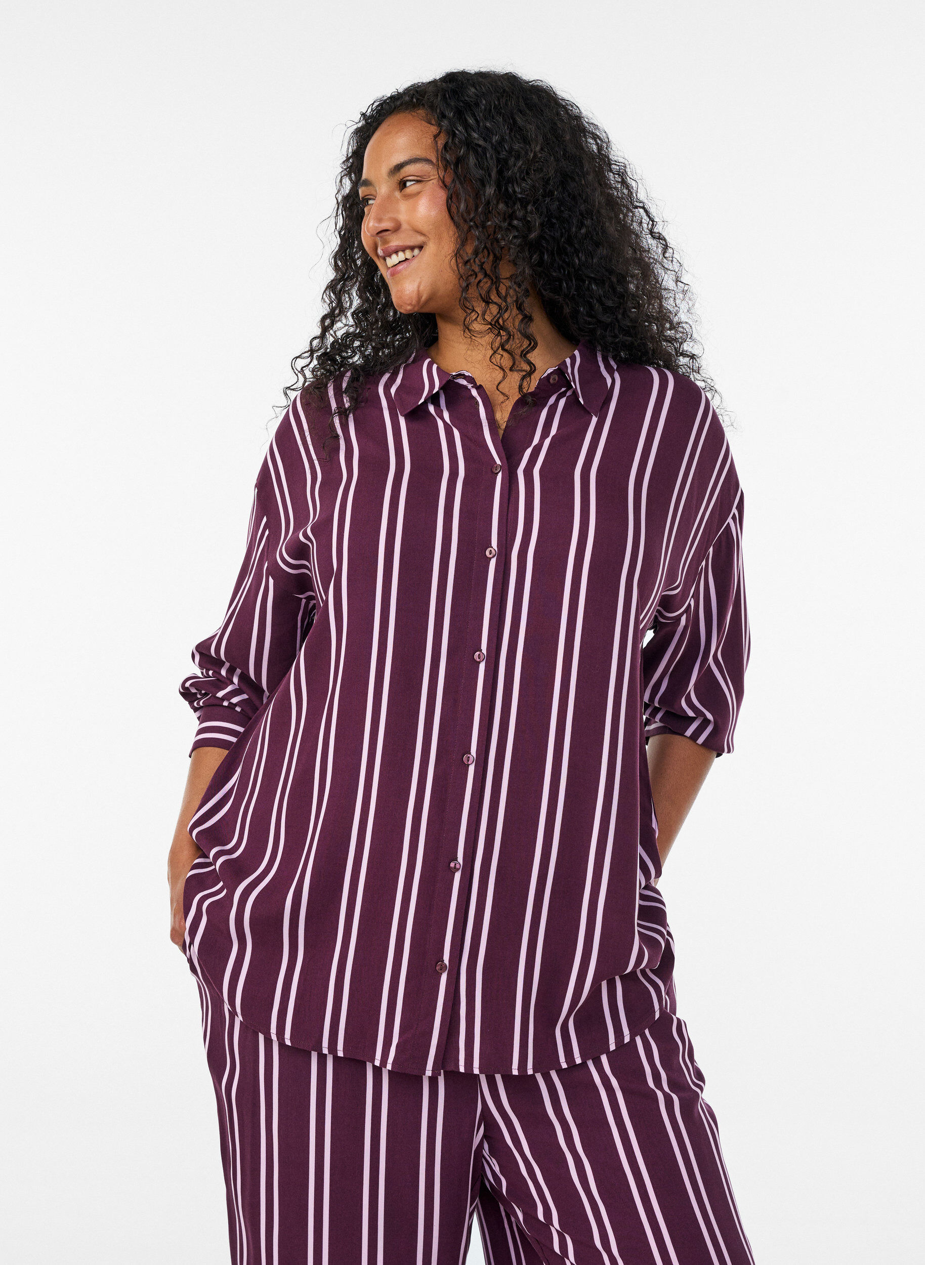 Striped nightshirt, Dark Bordeaux, Model