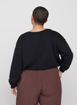 Cropped sweatshirt with round neck, Black, Model image number 1