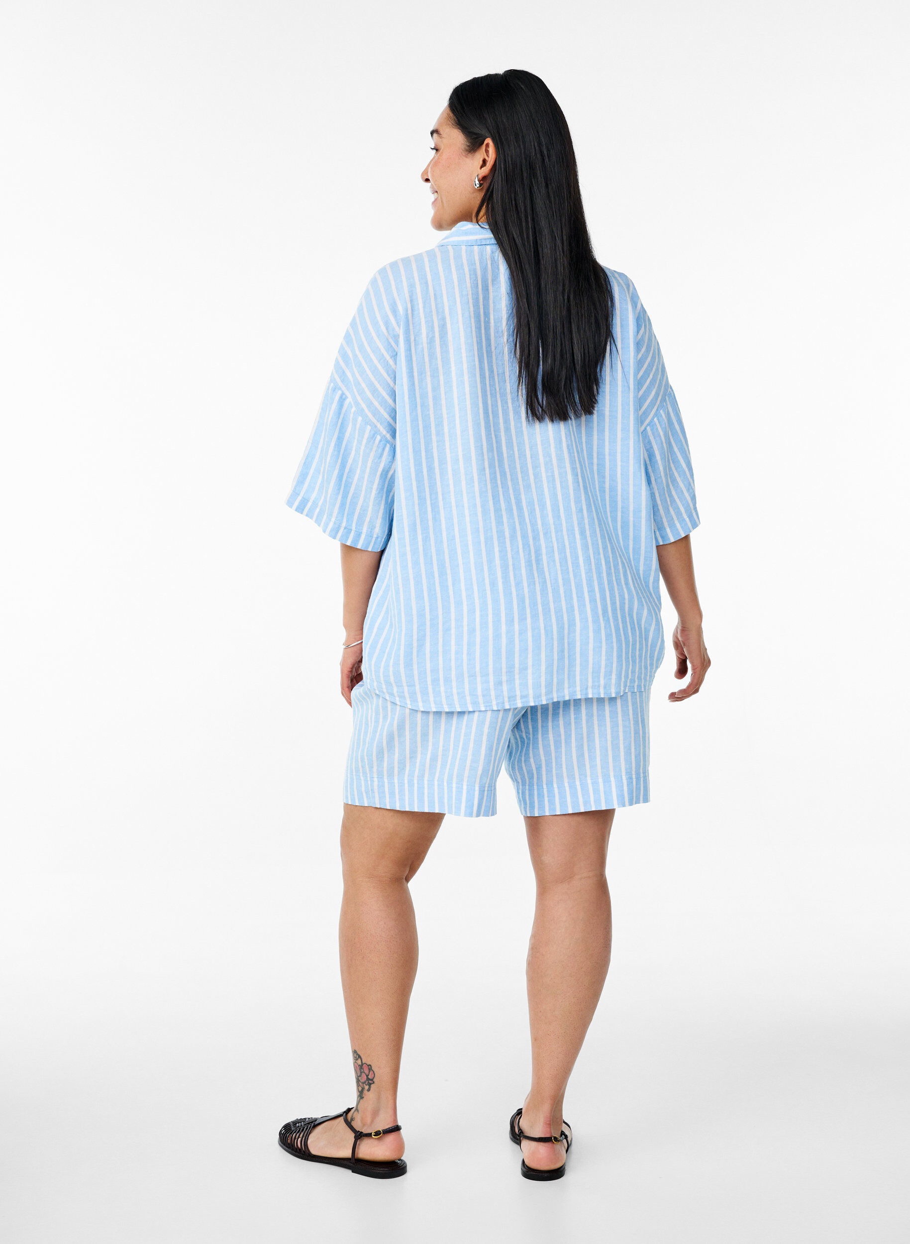 Zizzifashion Striped shorts in linen and viscose, Light Blue, Model image number 2