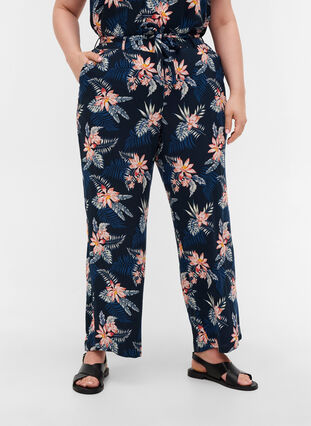 Viscose trousers with print and pockets, Blue Flower Leaf AOP, Model image number 2
