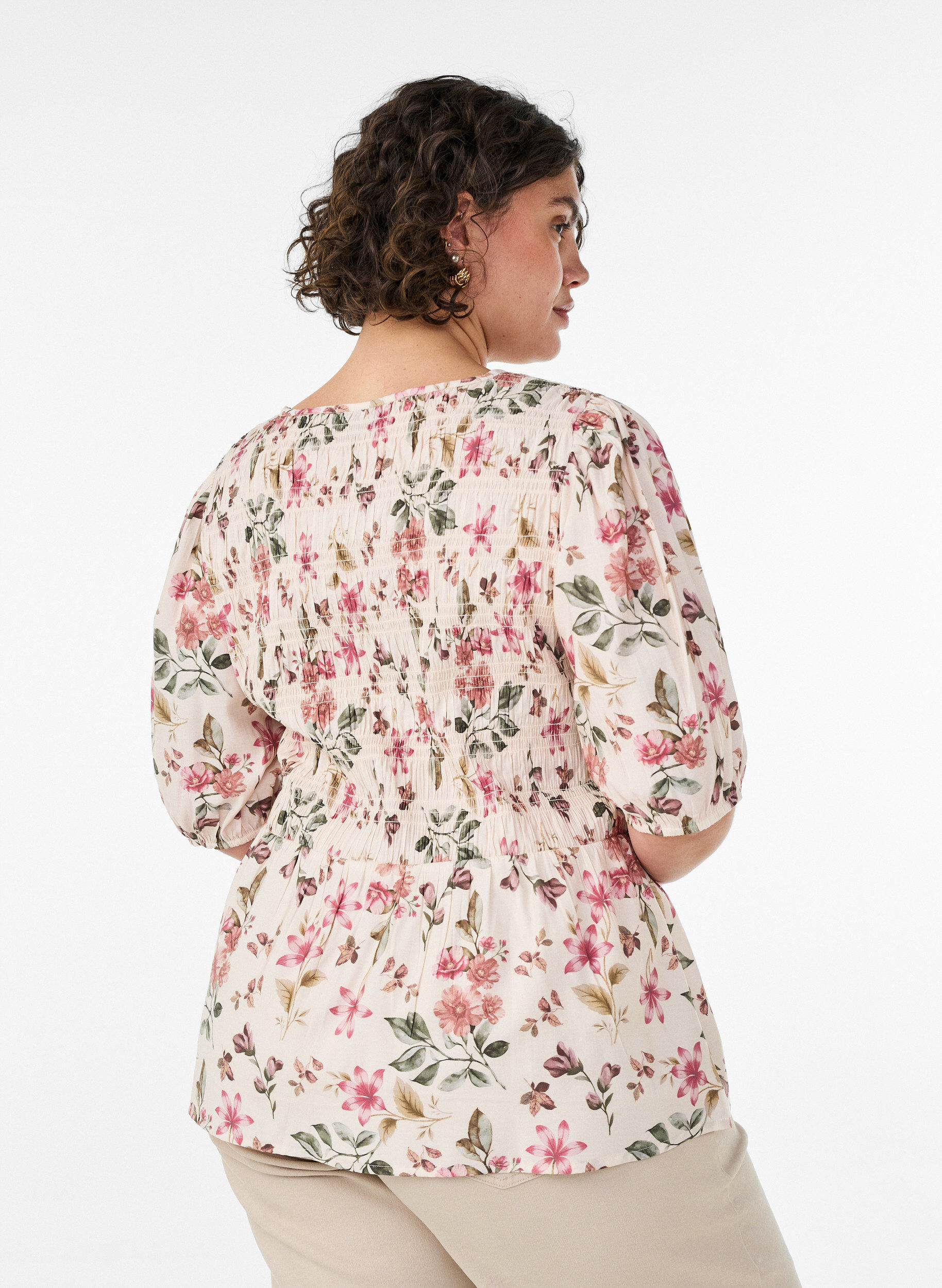 Zizzifashion Viscose blouse with smock and peplum effect, Vanilla, Model image number 2