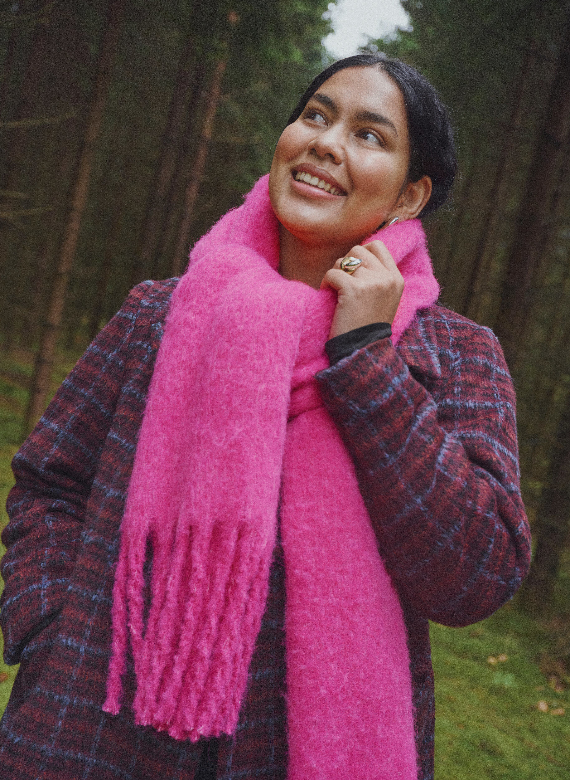 Soft scarf with fringes