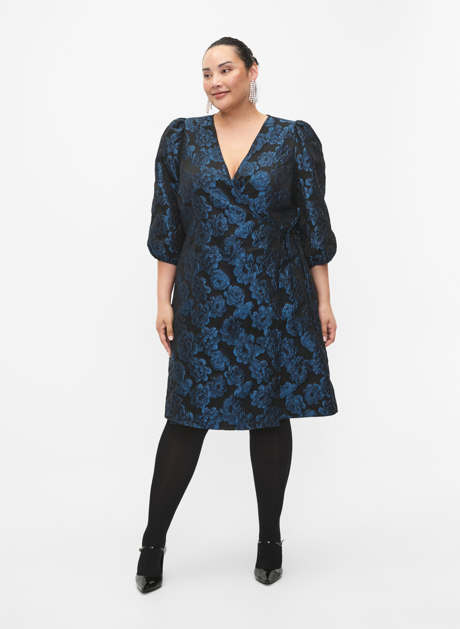 Zizzifashion Jacquard wrap dress with 3/4 sleeves, Black Blue, Model image number 3