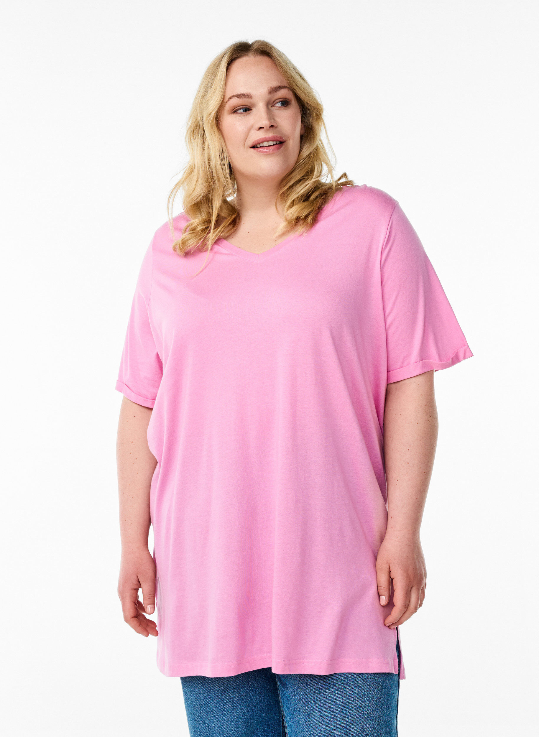 Single colour oversized t-shirt with v-neck, Pink, Model