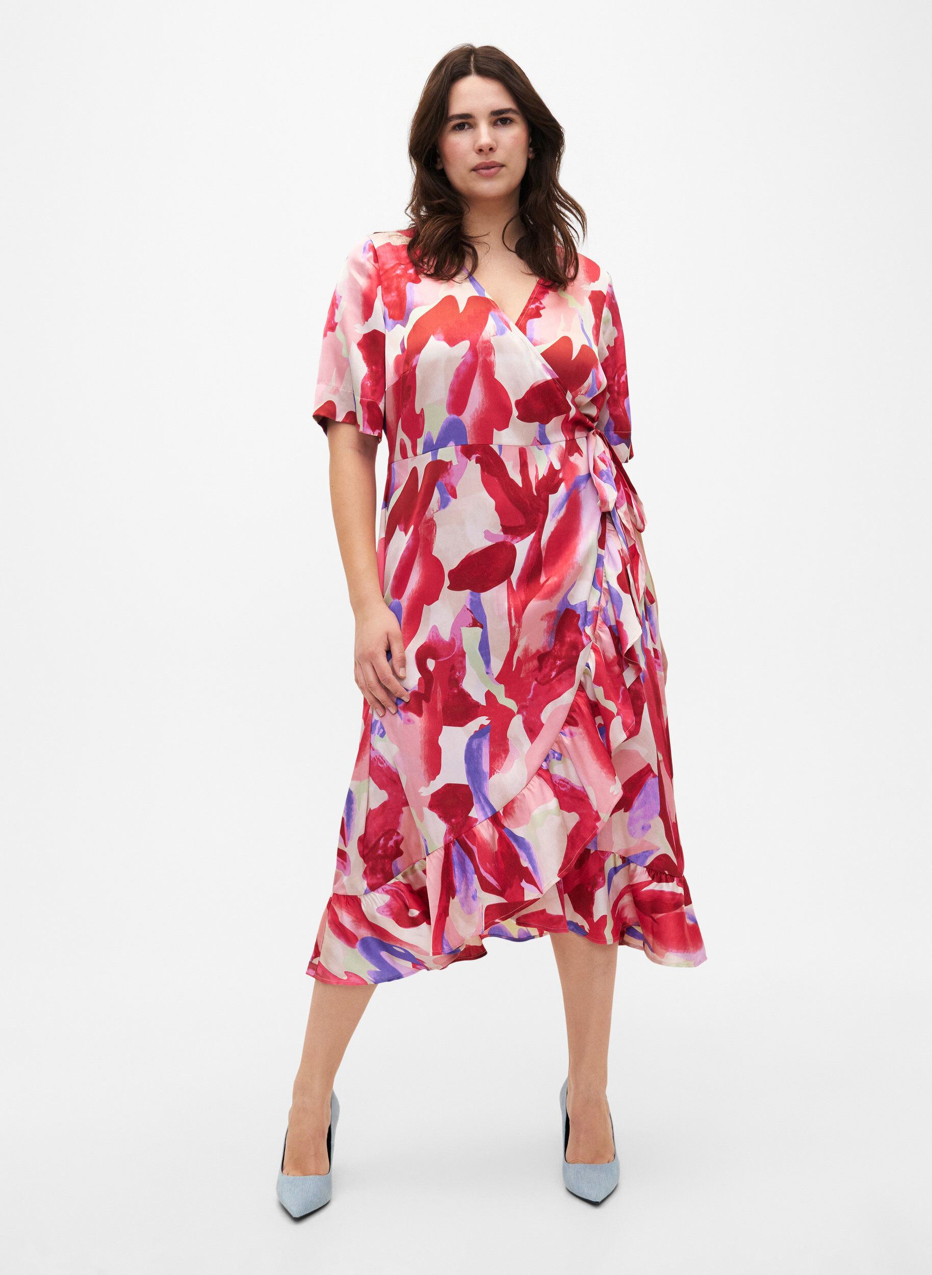 Zizzifashion Satin wrap dress with print, Geranium Graphic AOP, Model image number 4