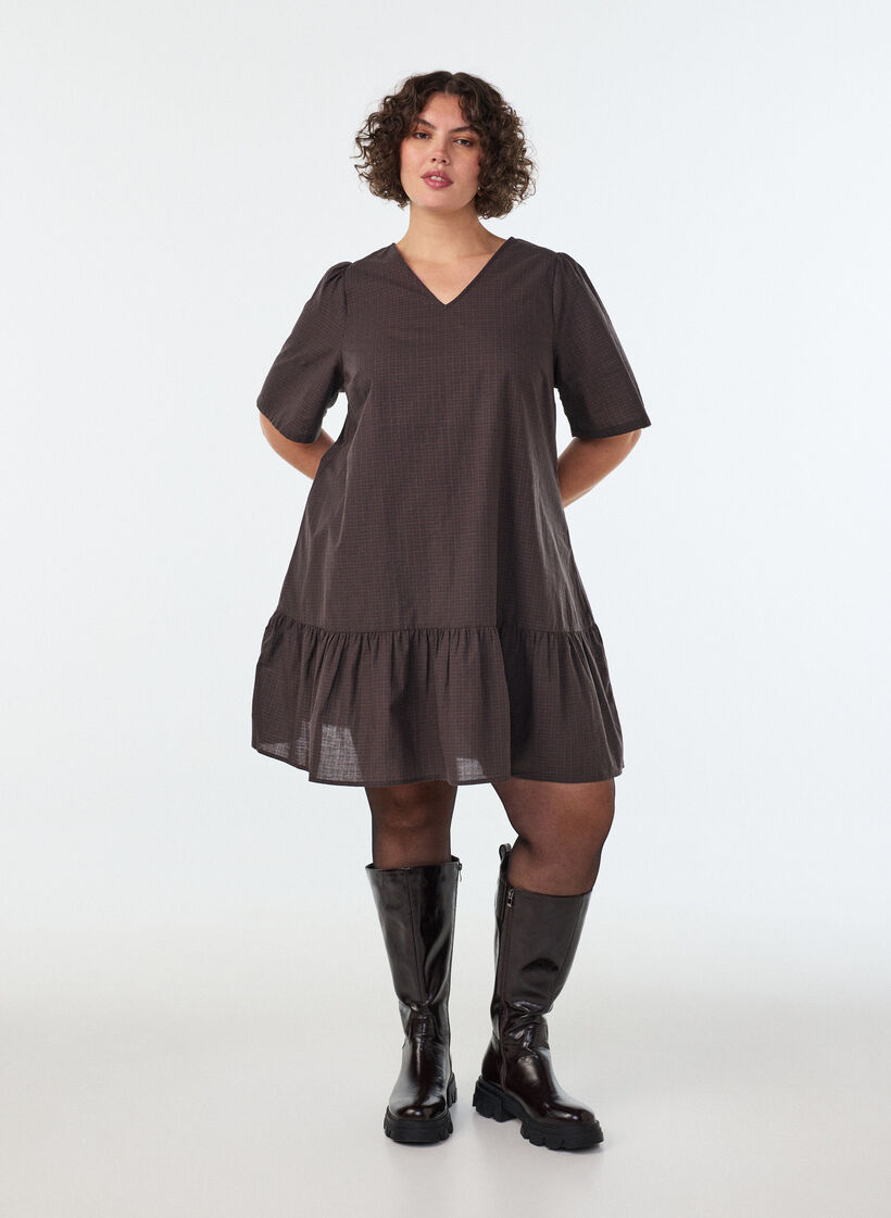 Short checked dress with ruffle hem, Brown, Model image number 1