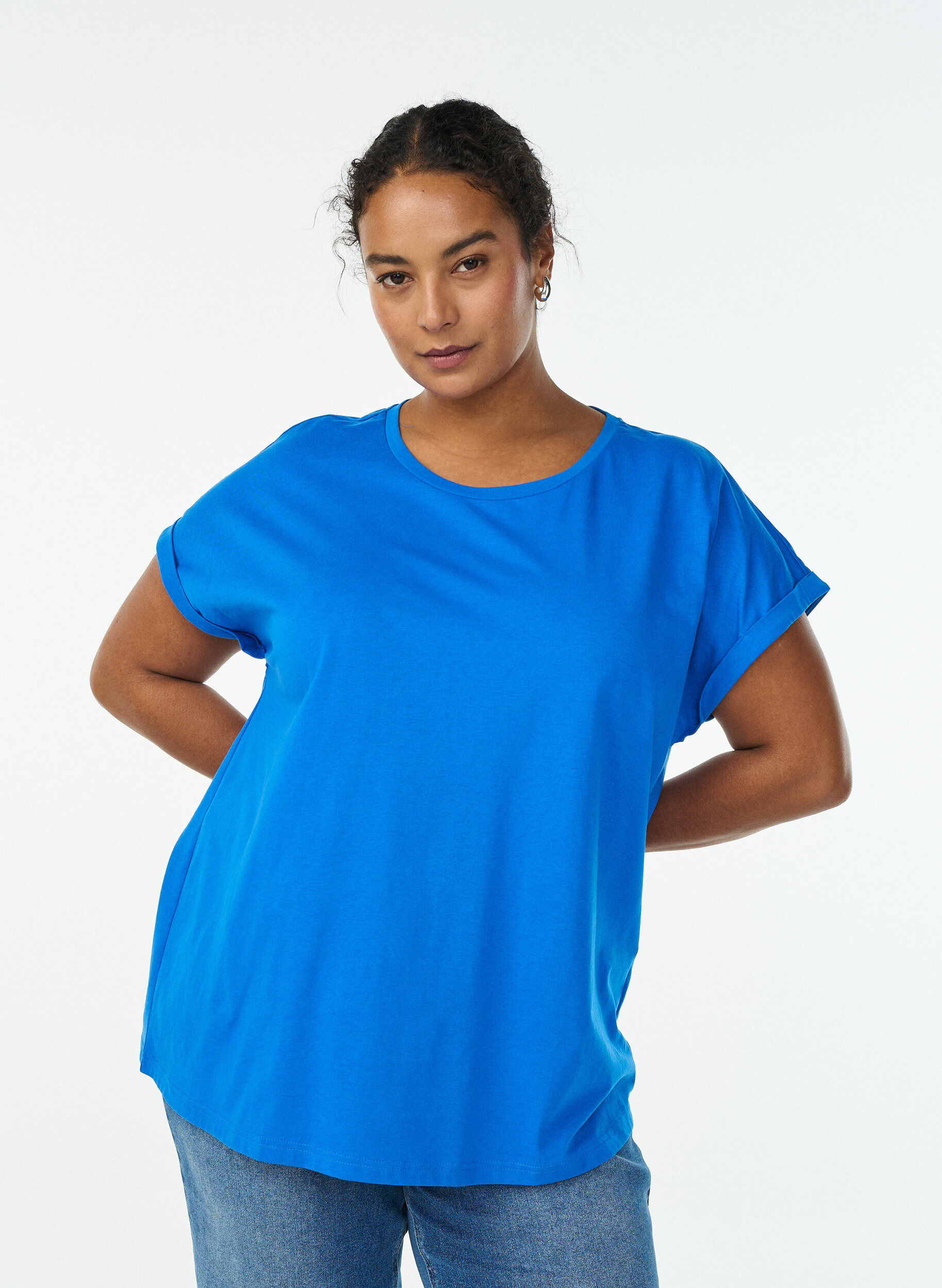 Short-sleeved t-shirt in a cotton blend, Blue, Model
