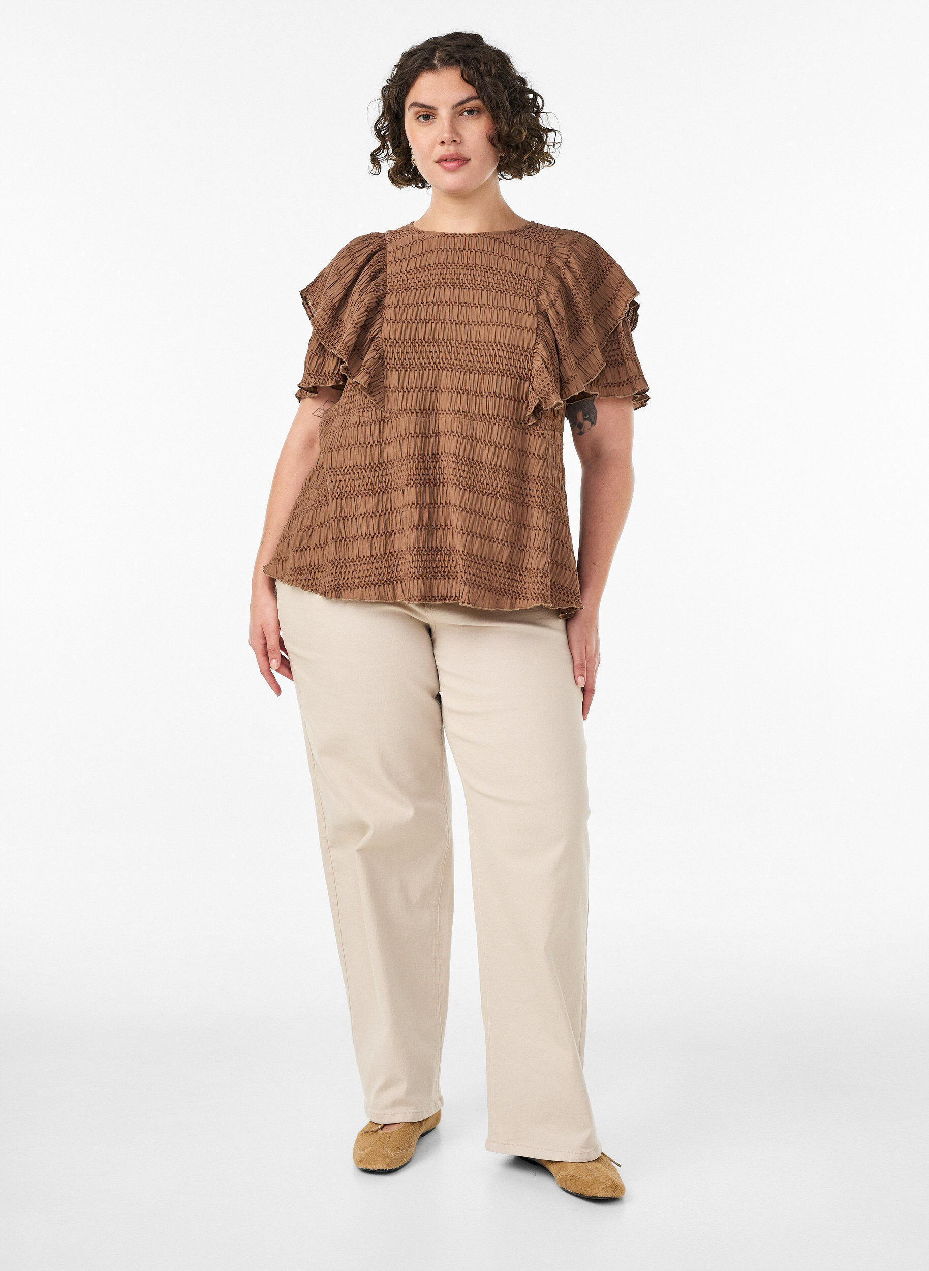 Zizzifashion Blouse with smocked texture and ruffle sleeves, Brown, Model image number 1