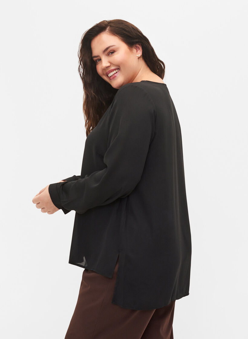 Solid colour shirt with v-neck, Black, Model image number 2