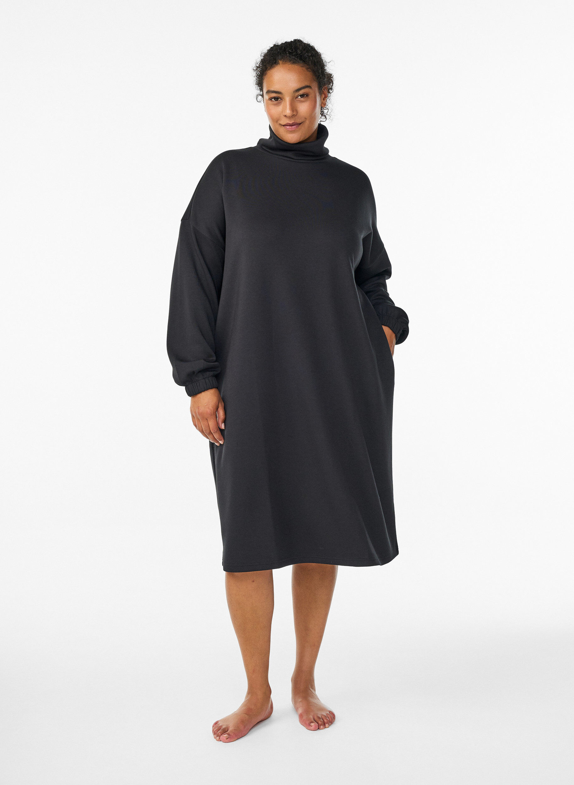 A-shaped turtleneck dress, Black, Model