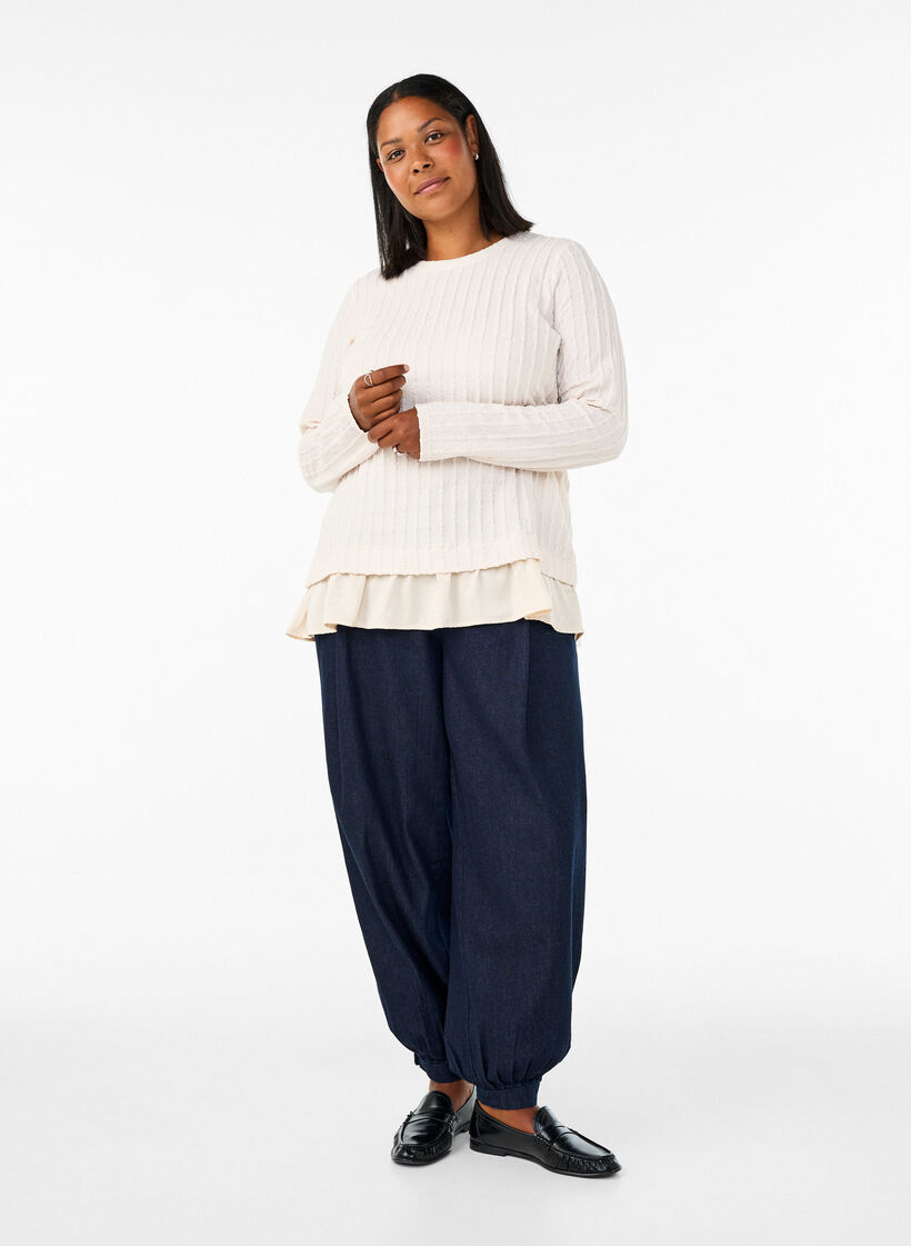 Structured blouse with ruffle hem, Vanilla, Model image number 1