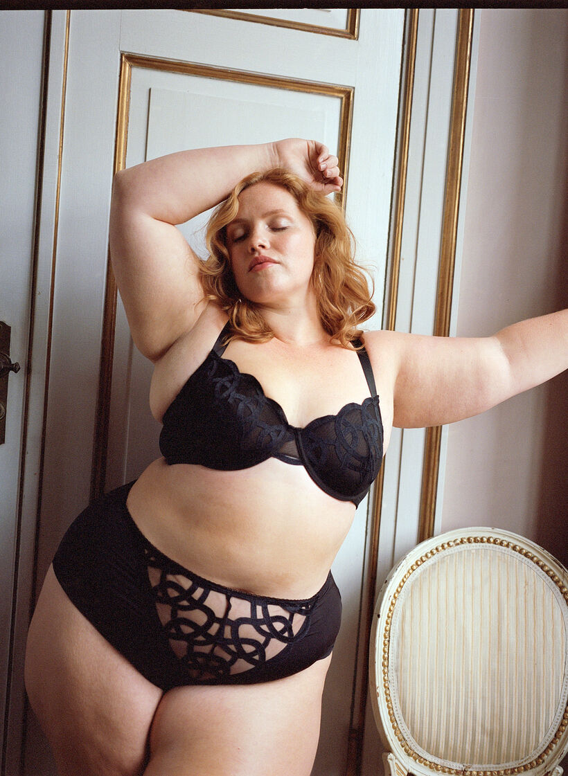 Balconette bra with graphic lace, Black, Image