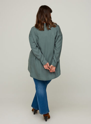 V-neck lyocell shirt, Balsam Green, Model image number 1