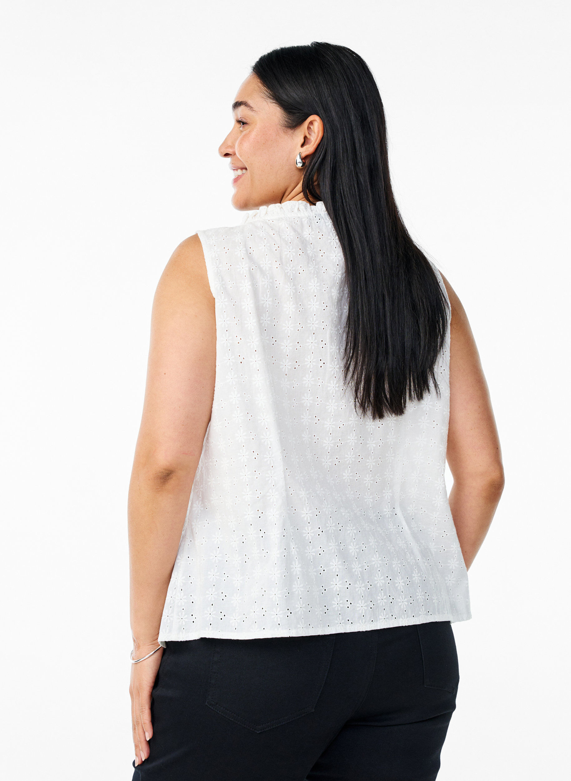 Zizzifashion Sleeveless blouse with broderie anglaise and ruffles, Vanilla, Model image number 2