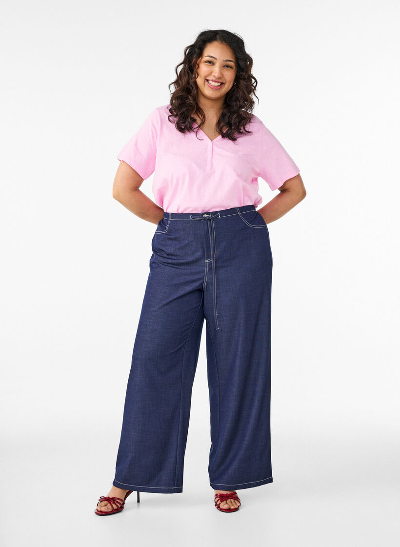 T-shirt with button detail, Pink, Model image number 1