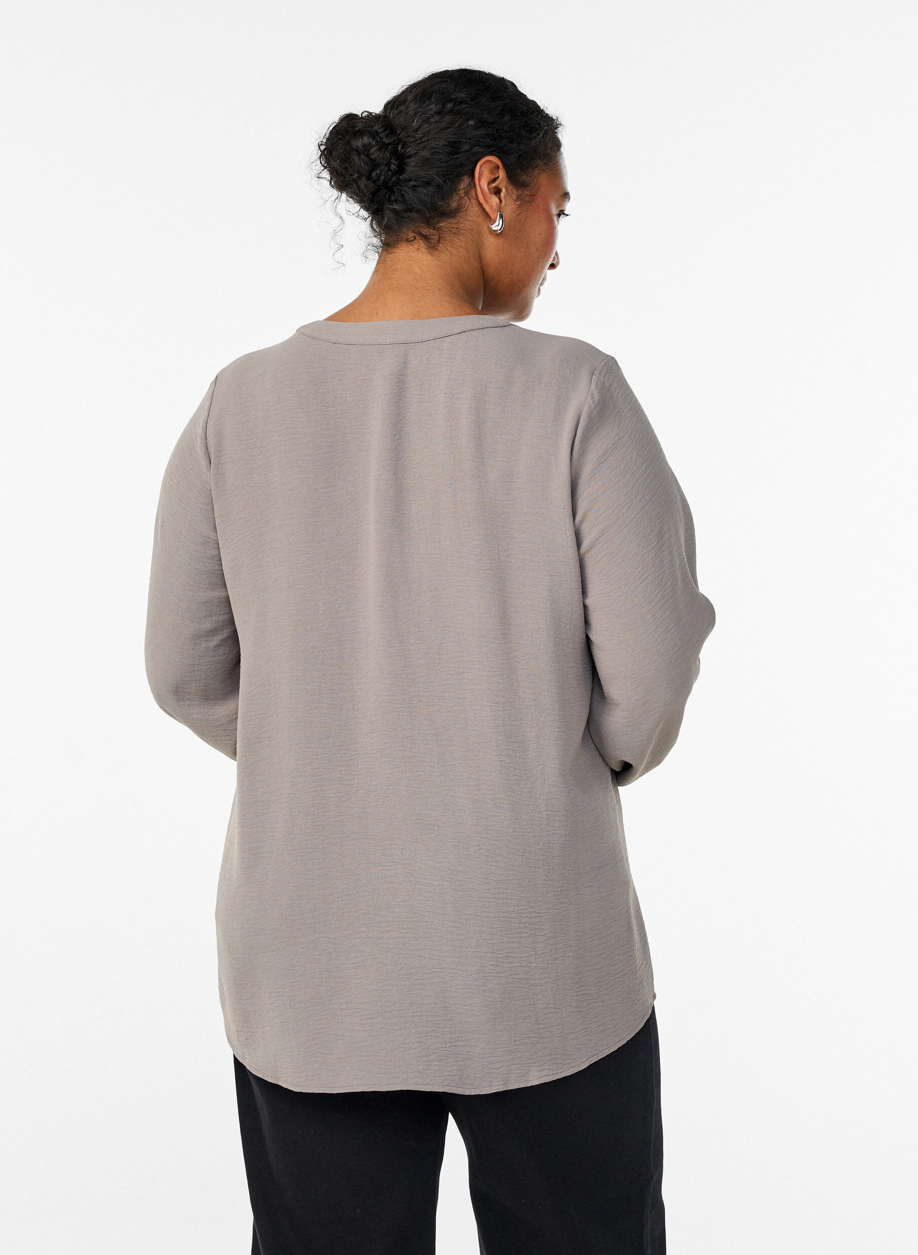 ZizzifashionBlouse with smock cuffs and V-neck, Beige, Model image number 2