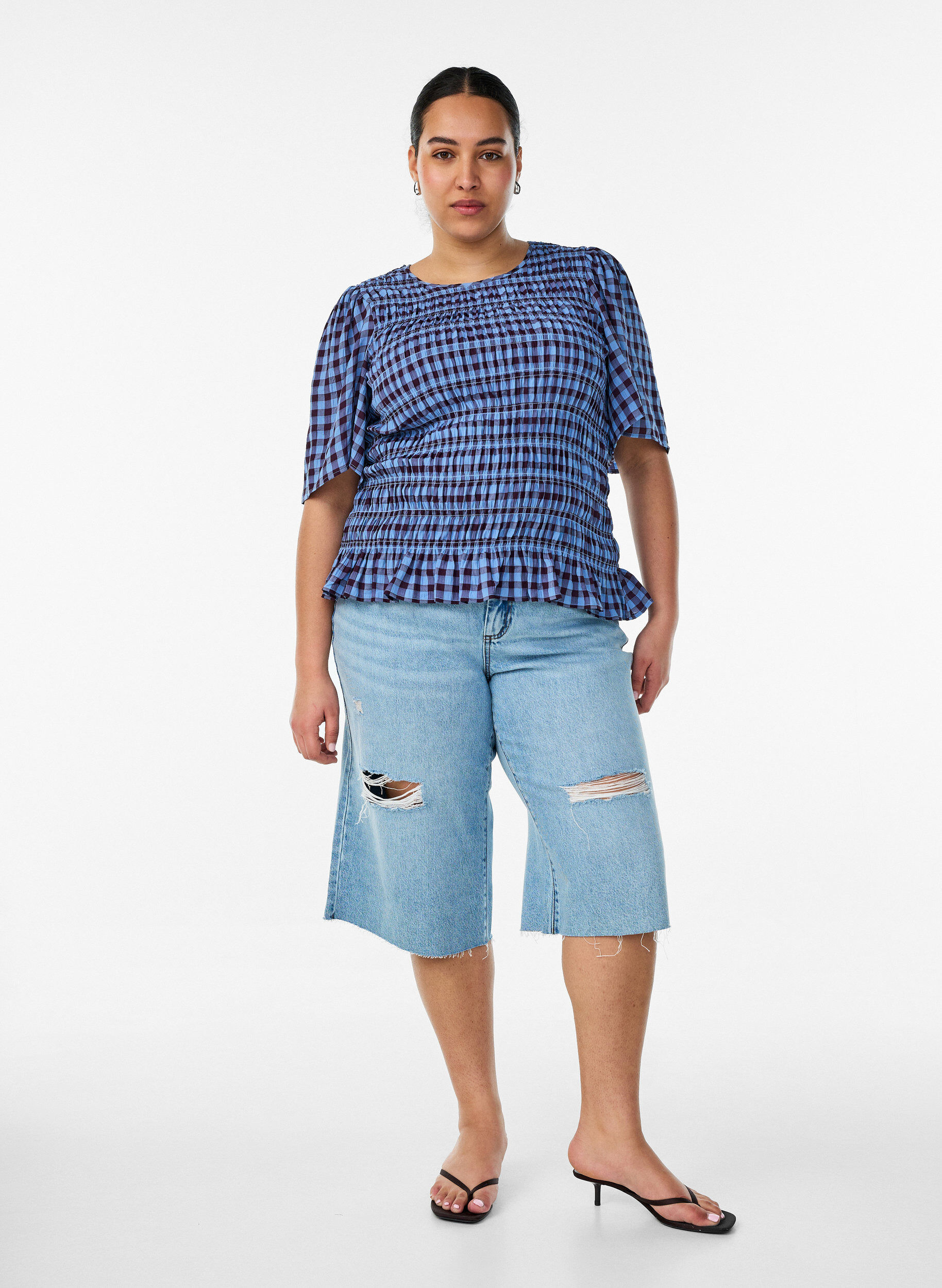 Cropped jeans with a distressed look and raw edges, Light Blue, Model