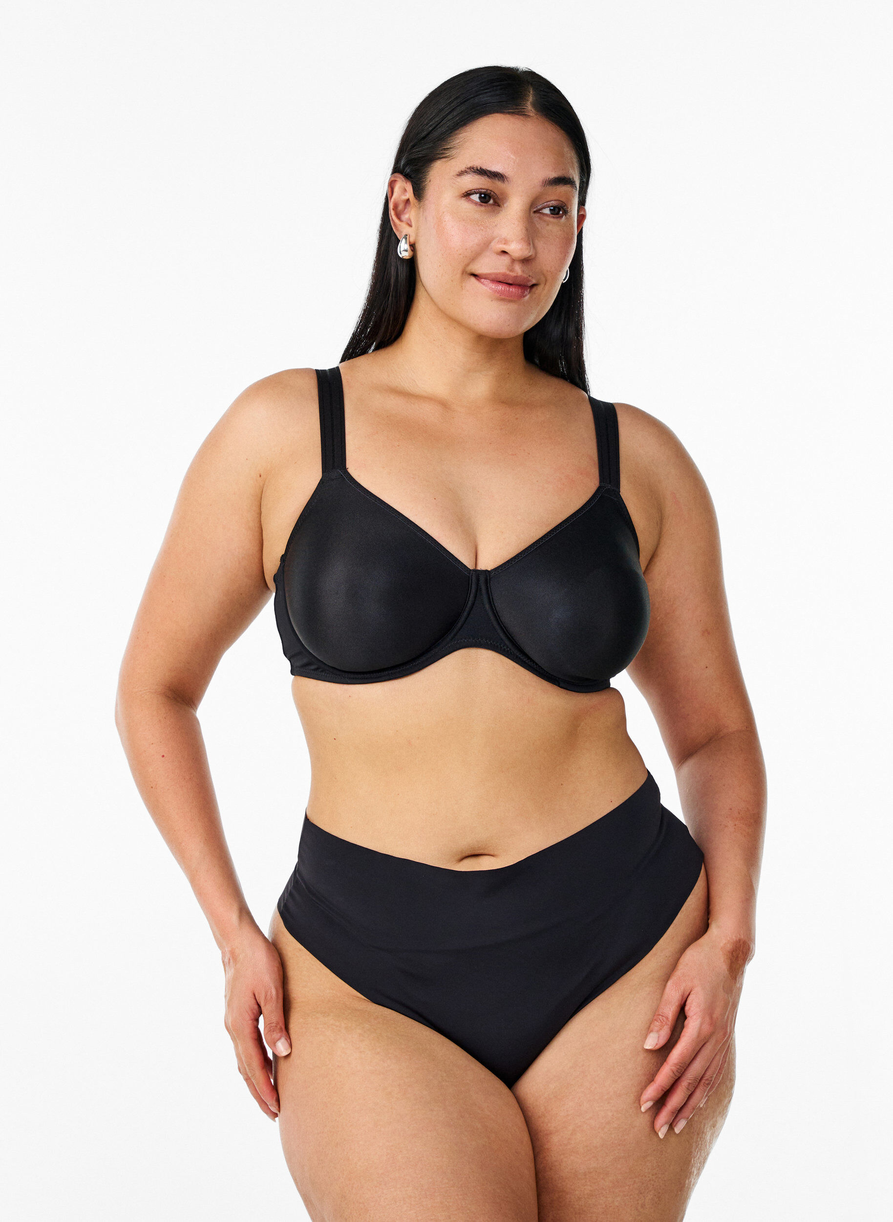 Zizzifashion Moulded full coverage bra with high support, Black, Model image number 1
