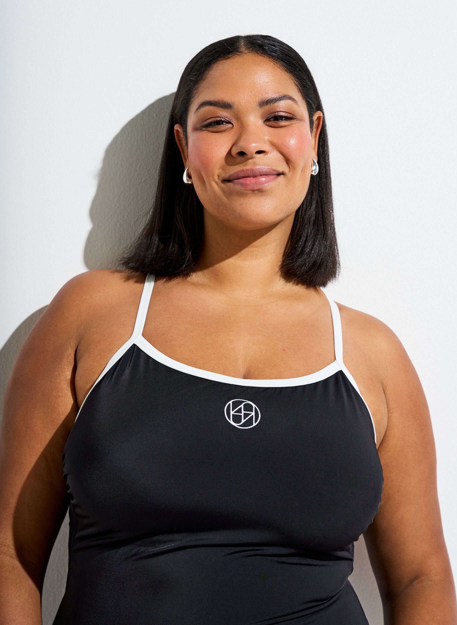 Zizzifashion Sports swimsuit with contrast trim and criss-cross straps, Black, Model image number 2