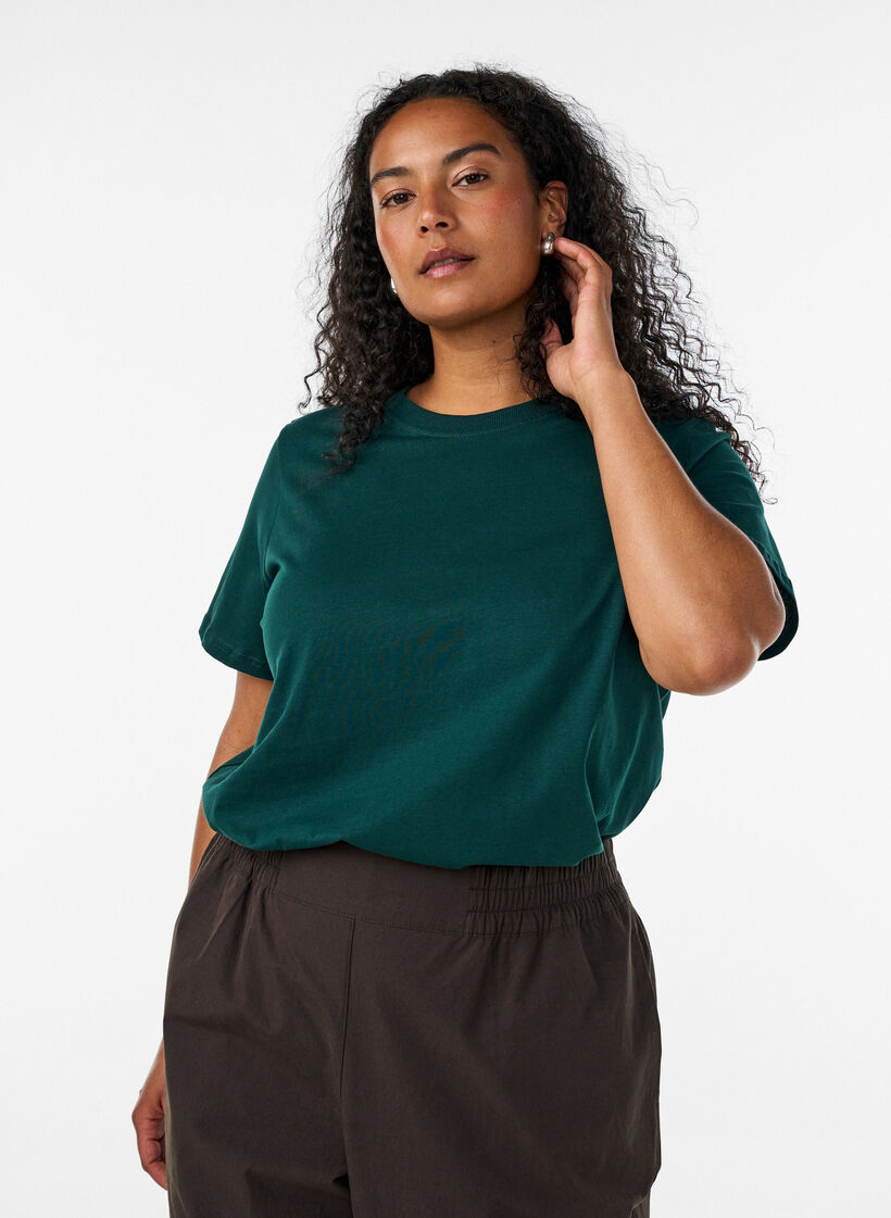 Basic cotton T-shirt with round neck, Green, Model image number 0