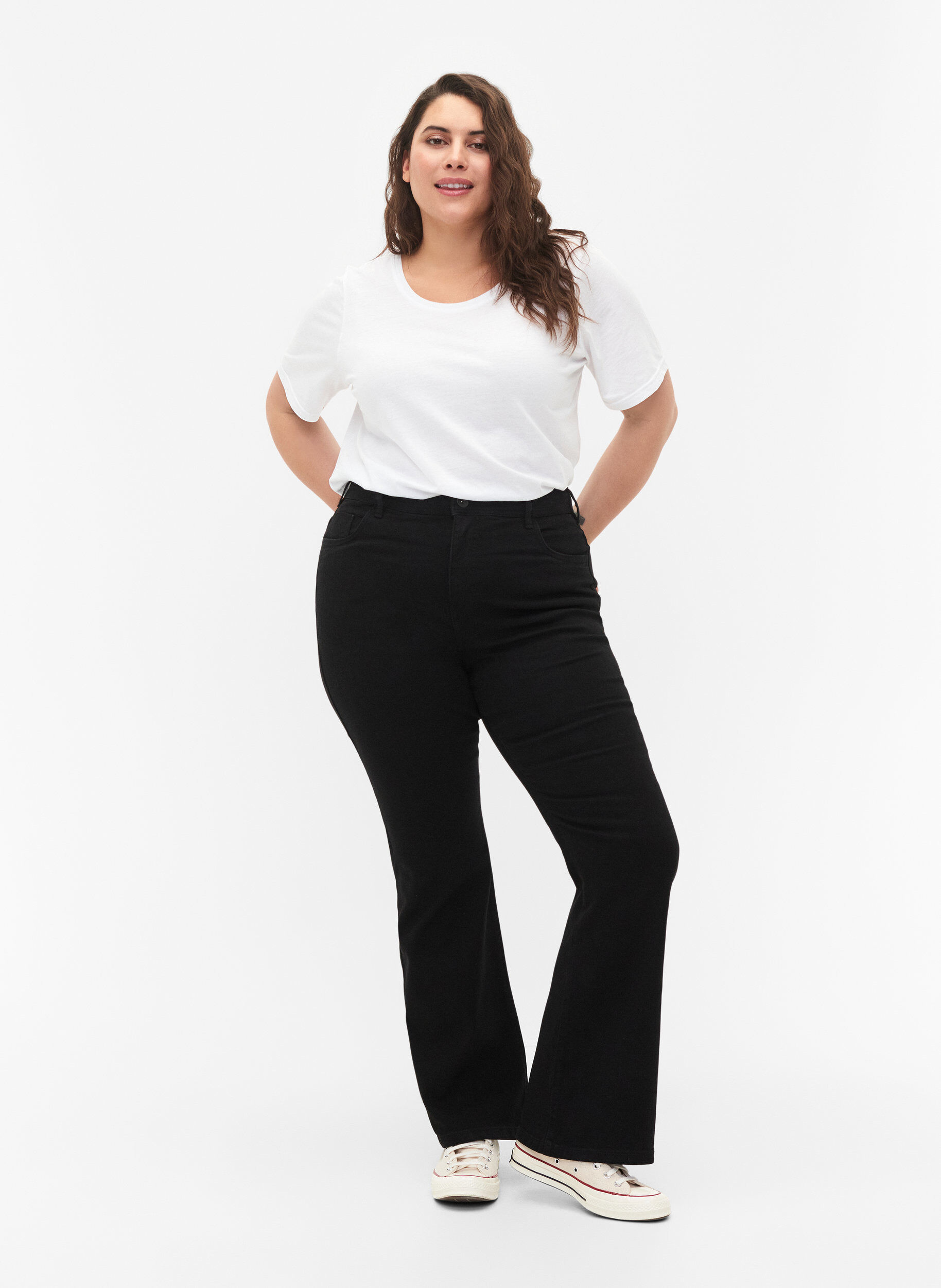 High waisted jeans with bootcut, Black, Model