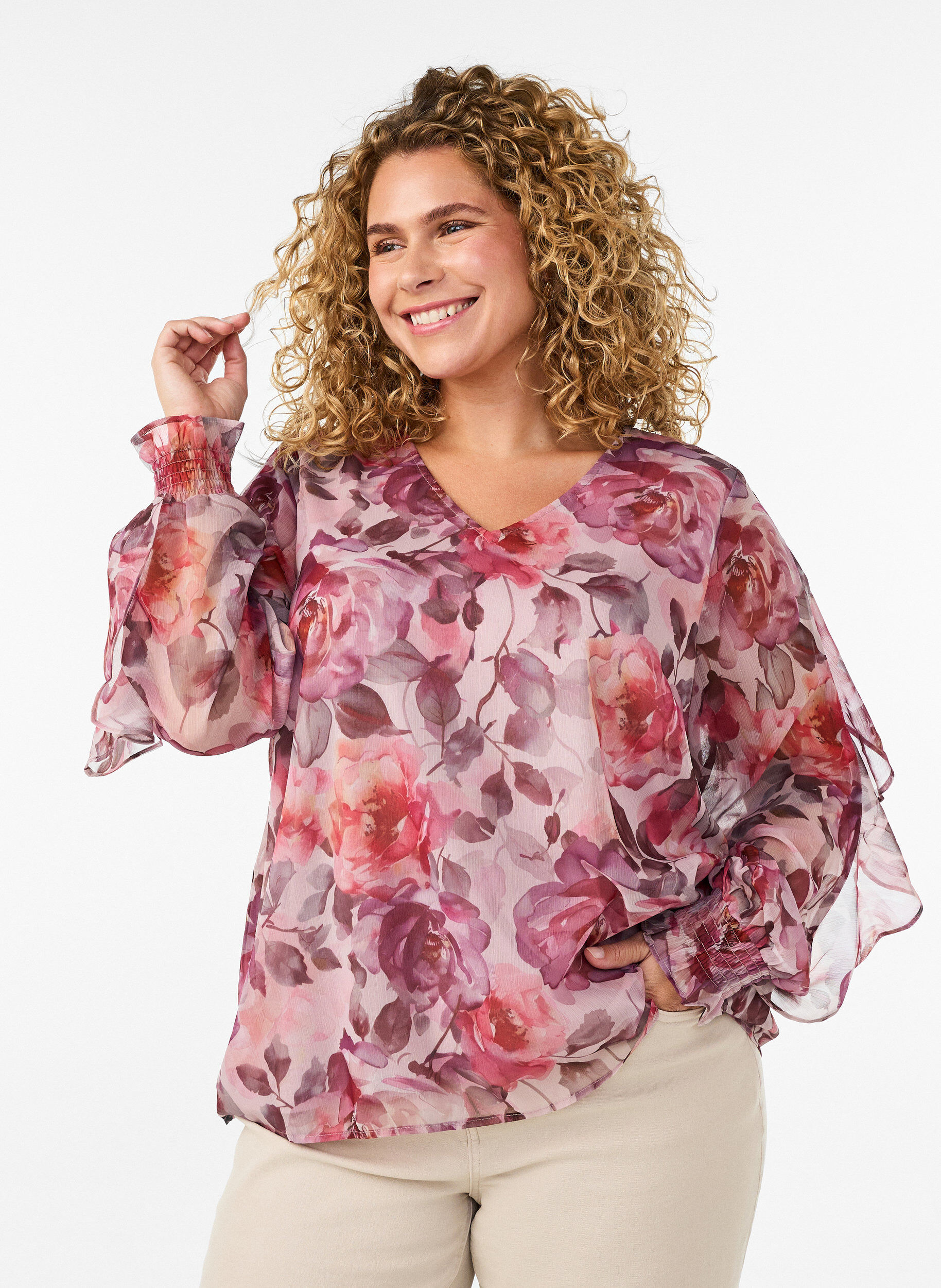 ZizzifashionFloral blouse with a V-neck and ruffle sleeves, Rose, Model image number 0