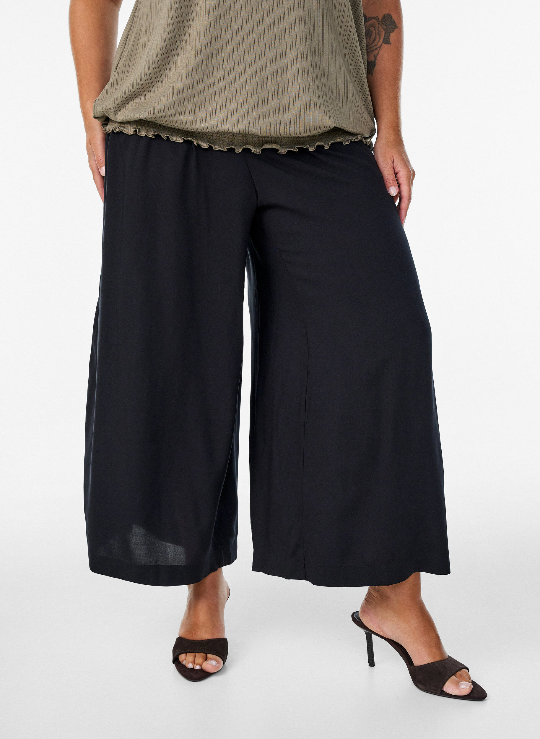 Zizzifashion Culottes in viscose with a high waist and wide legs, Black, Model image number 2