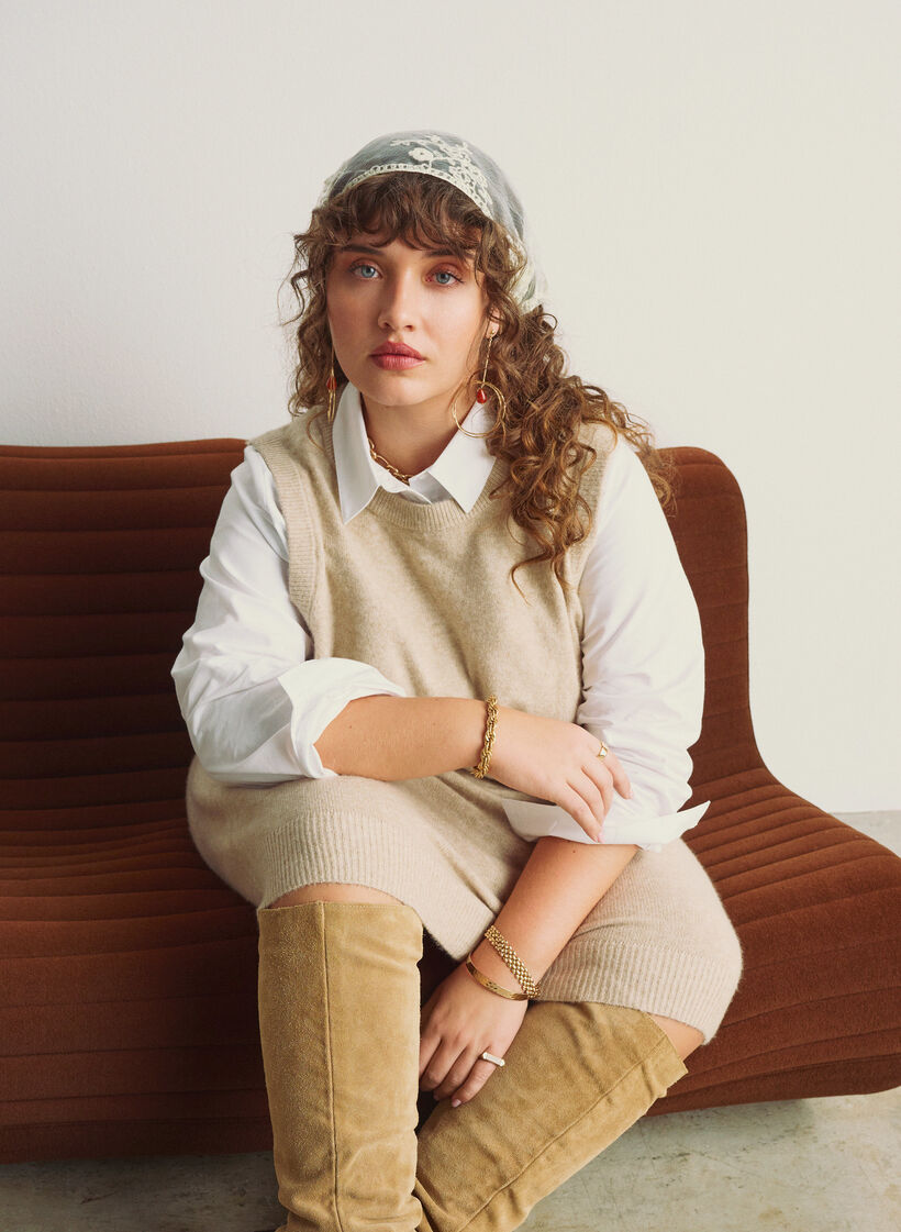 Triangular lace scarf, Beige, Image image number 0