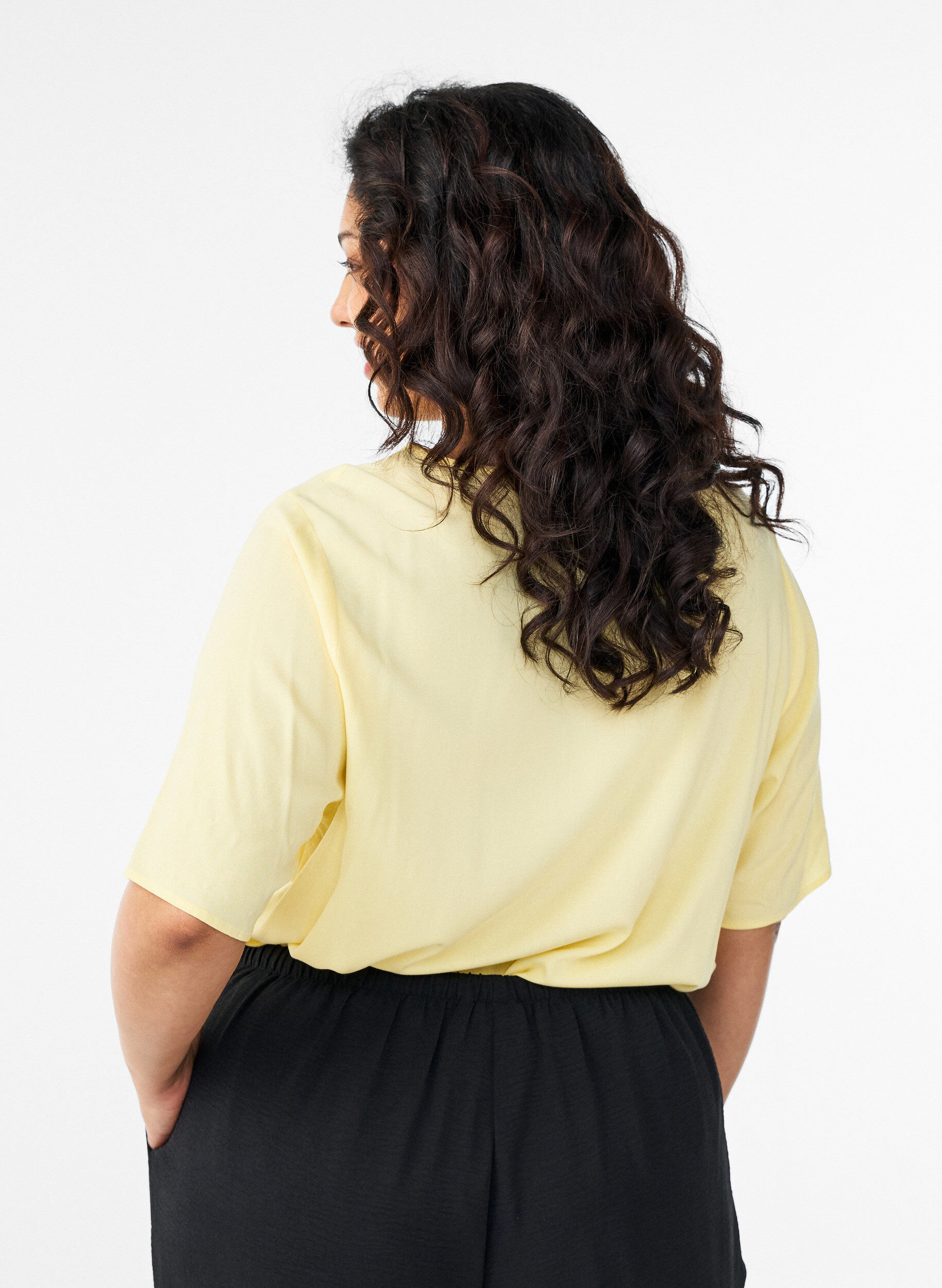 Zizzifashion Short-sleeved woven blouse with round neck, Yellow, Model image number 2