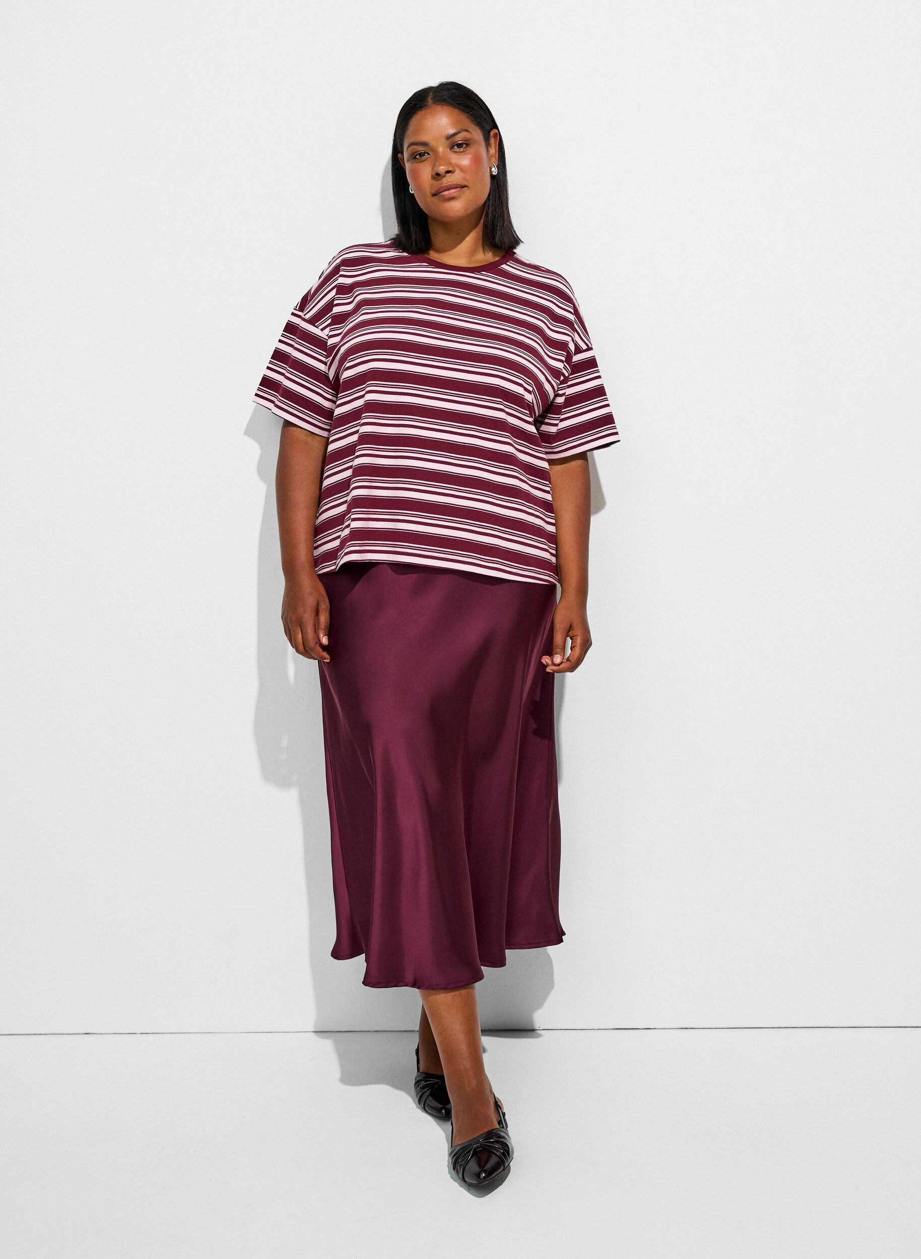 Satin midi skirt, Red, Model