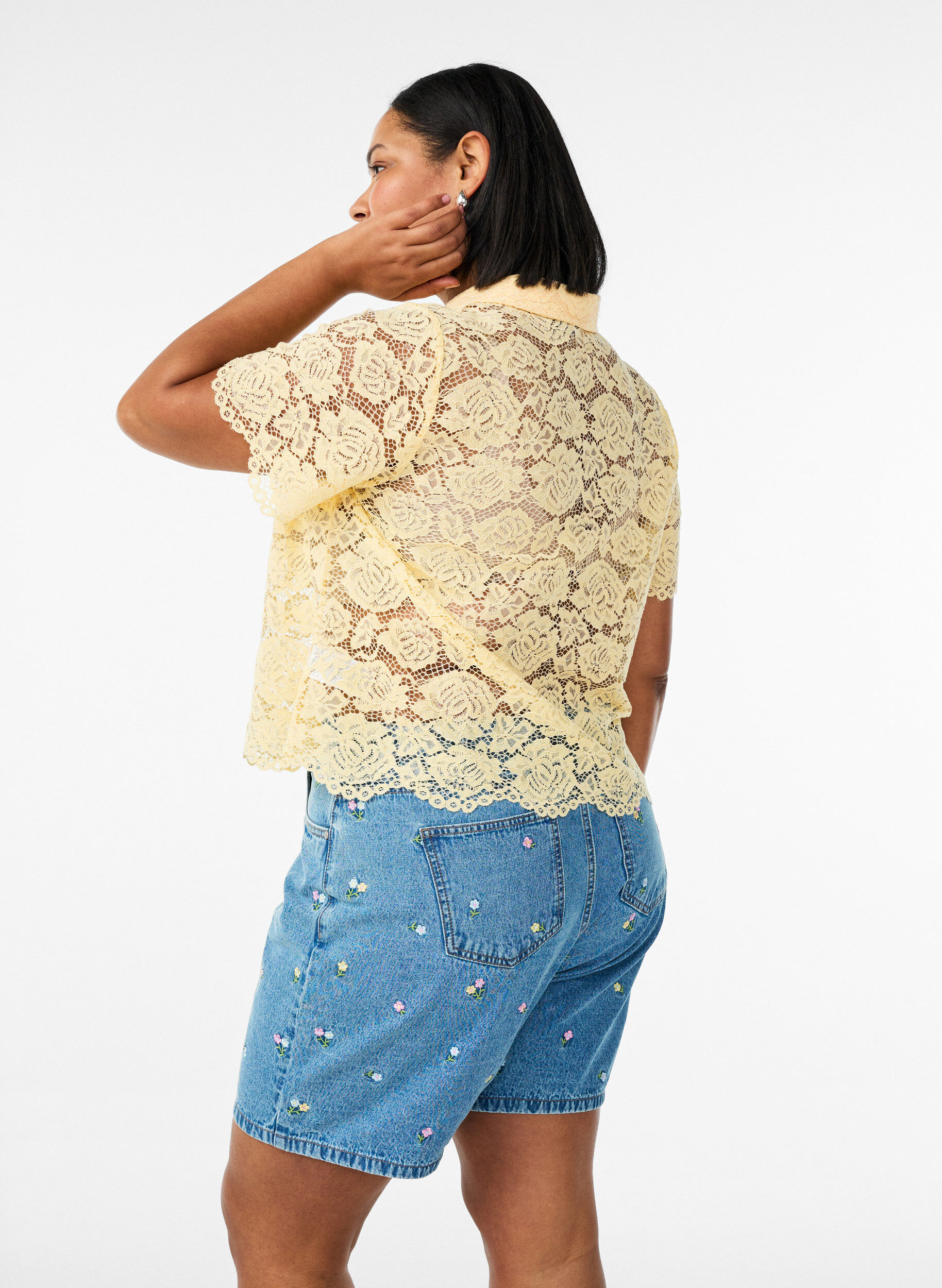 Zizzifashion Denim shorts with embroidered flowers, Light Blue, Model image number 2