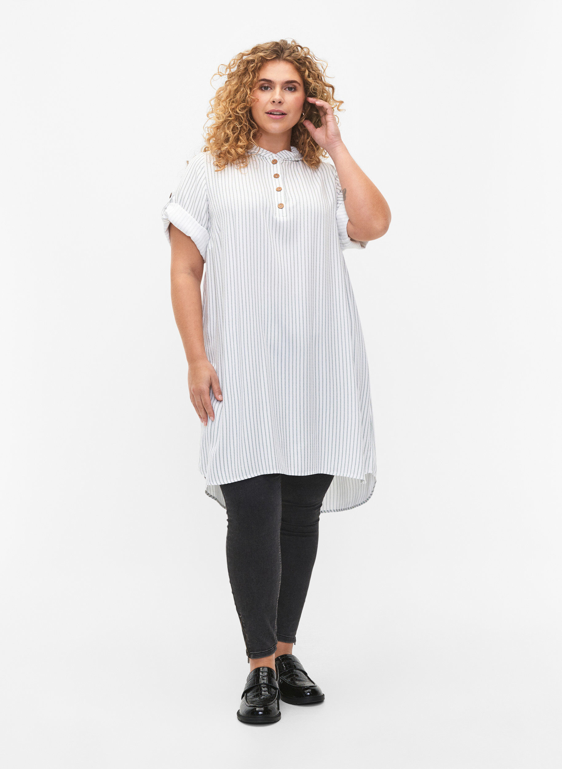 Zizzifashion Short-sleeved viscose tunic with hood, Chinois Green Stripe, Model image number 2