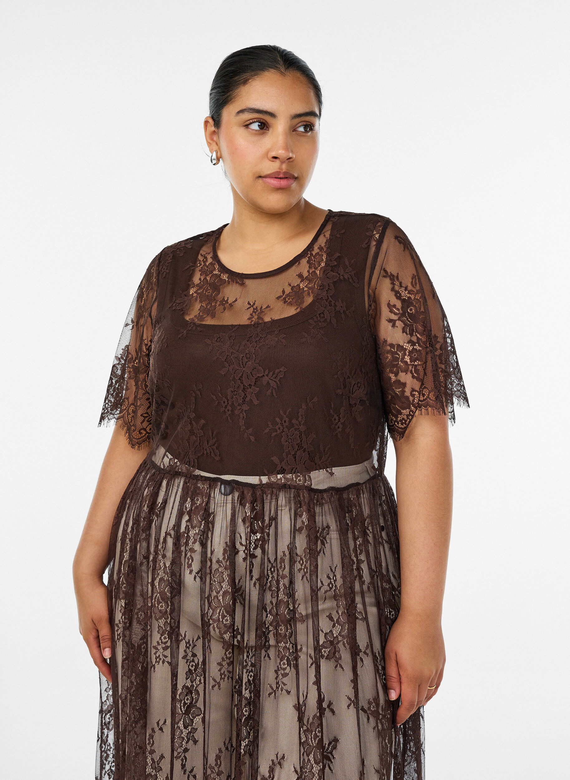 Zizzifashion Sheer lace midi dress with short sleeves, Brown, Model image number 2