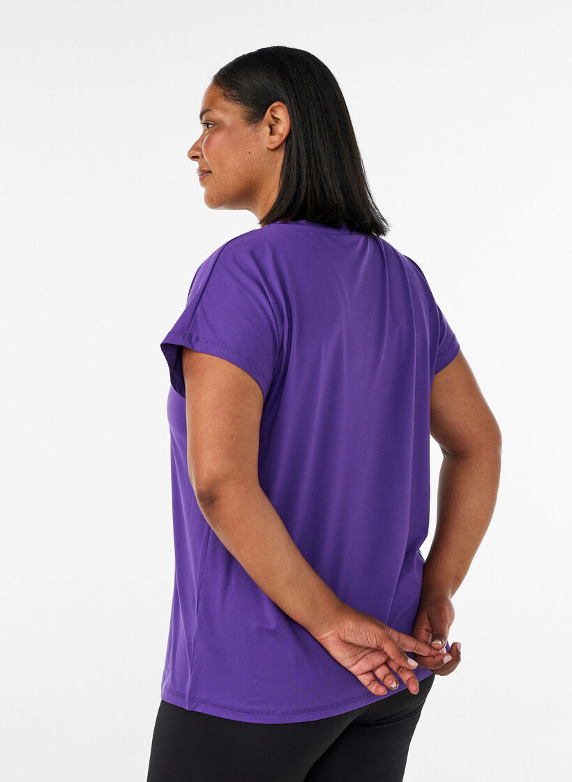 Solid-coloured training T-shirt, Purple, Model image number 2