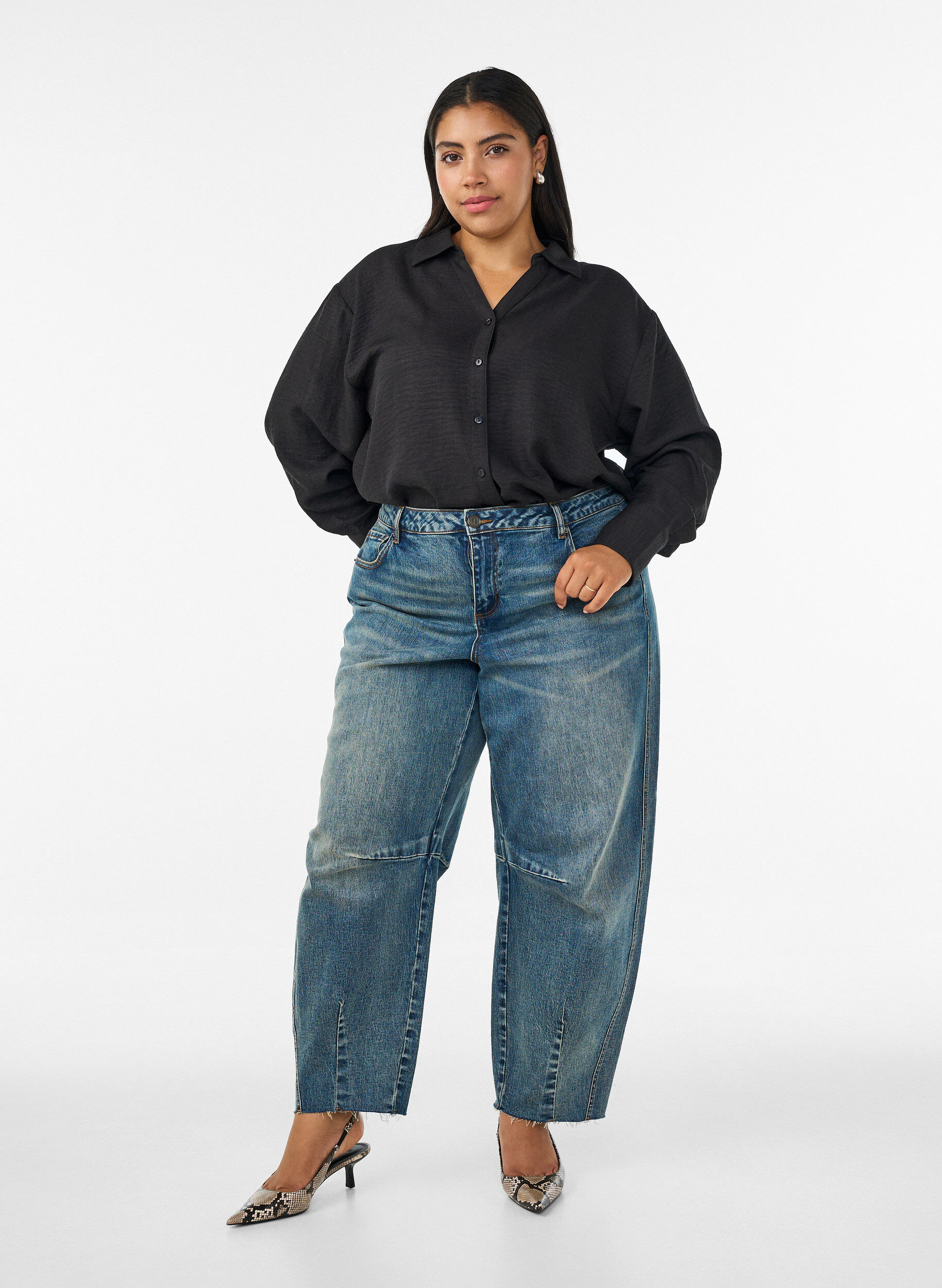 ZizzifashionLoose shirt with V-neck, Black, Model image number 1