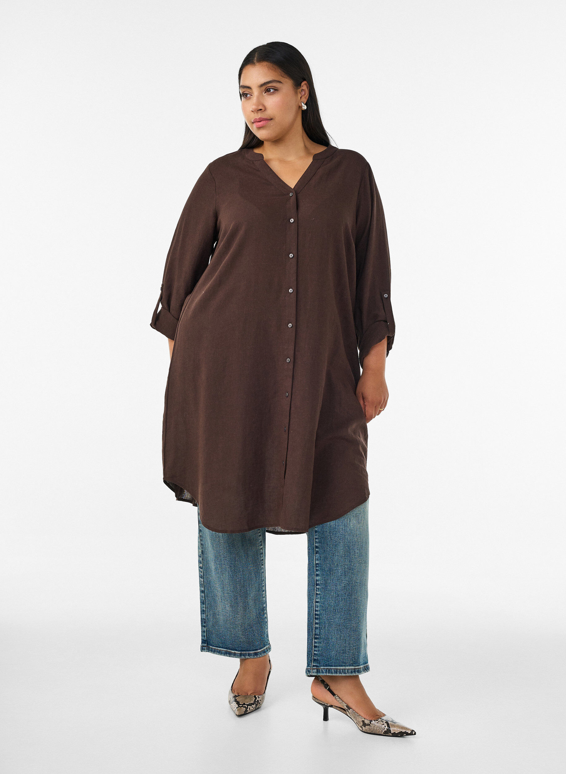 Long shirt in linen and viscose, Brown, Model