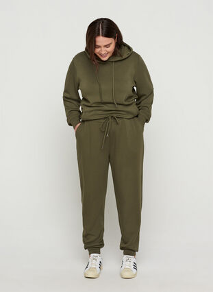 Sweatshirt with pockets and hood, Ivy Green, Model image number 2