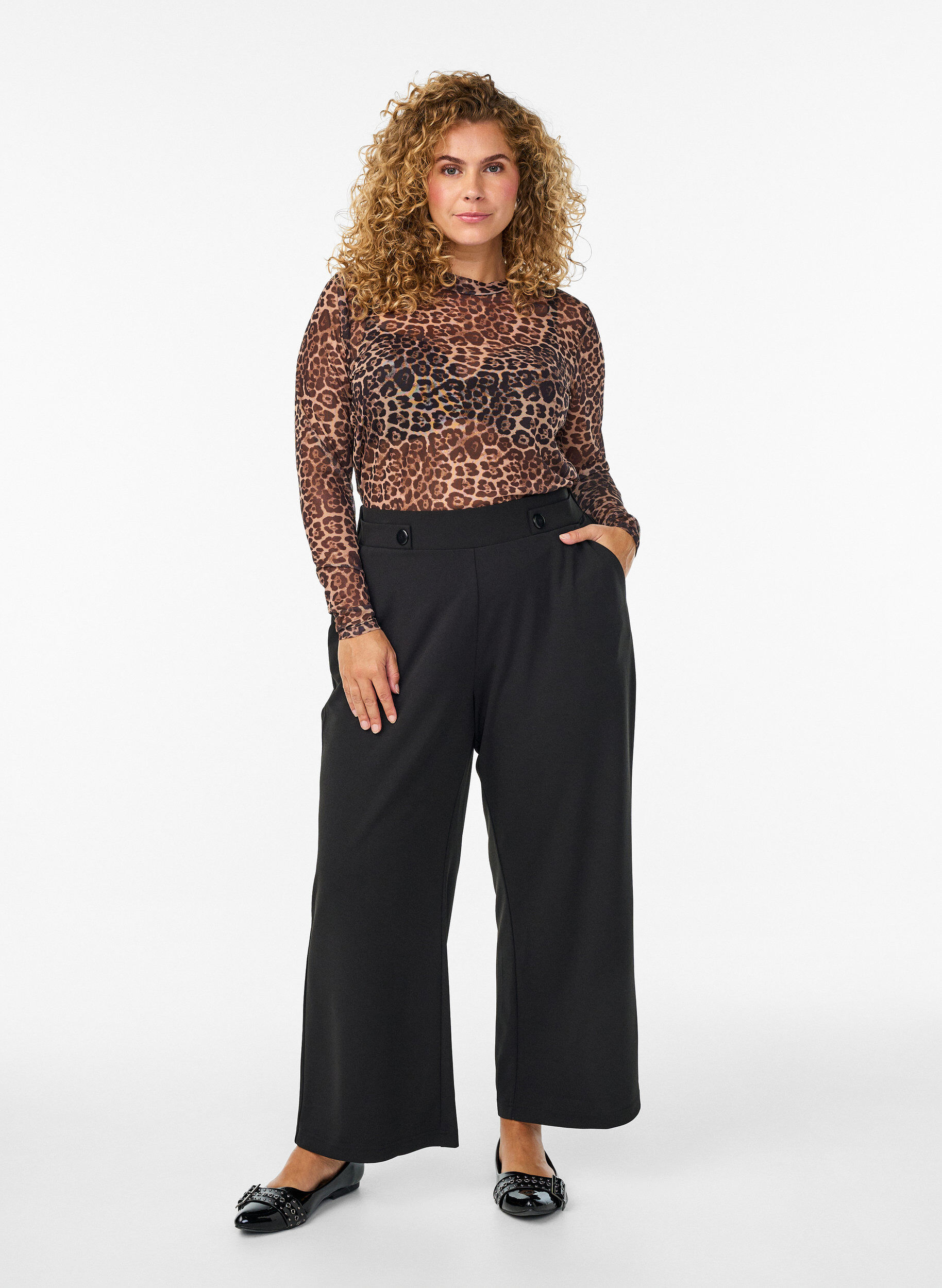 Loose trousers with pockets, Black, Model