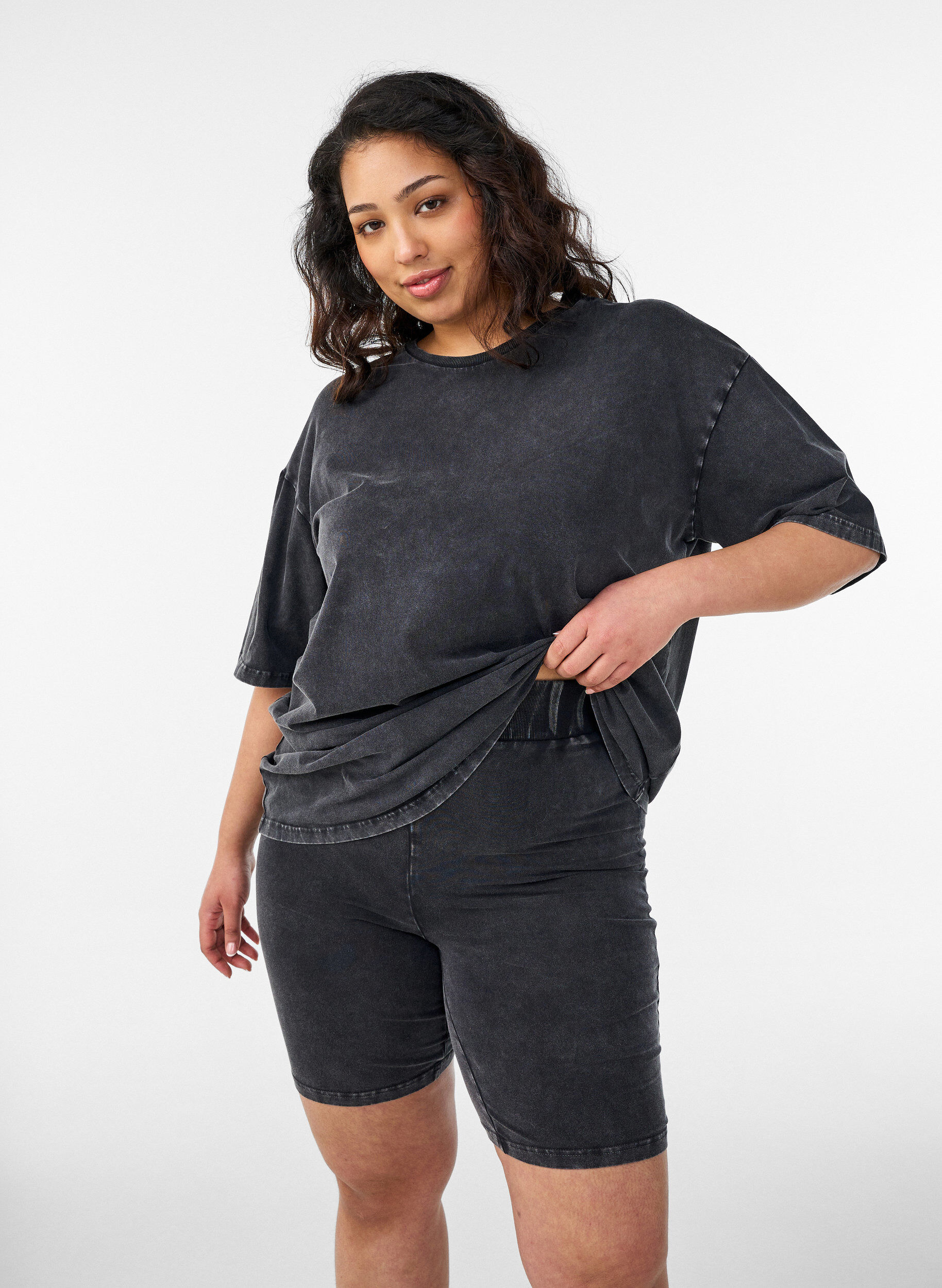 Fitted jersey shorts with a washed effect, Black, Model