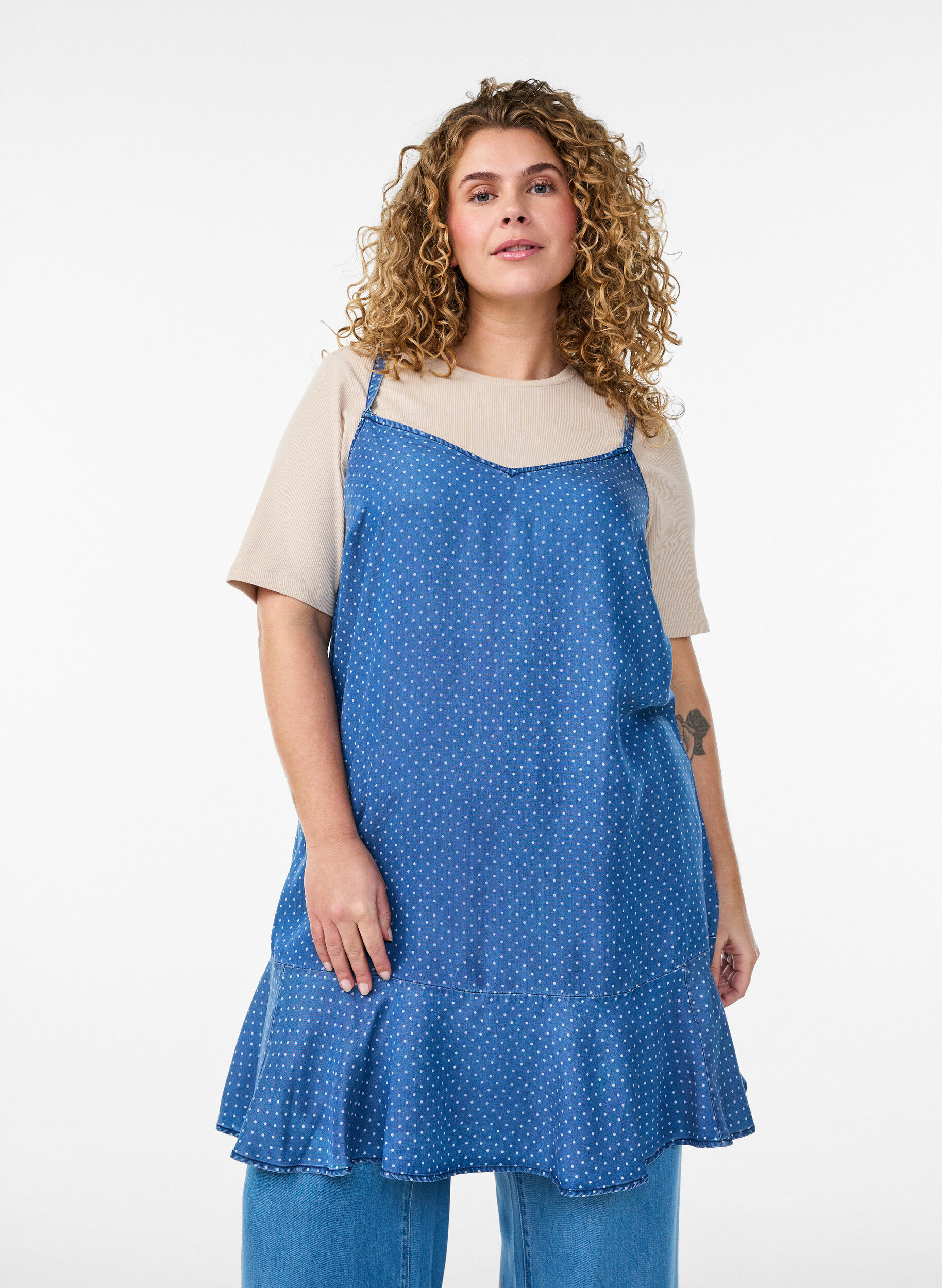 Zizzifashion Knee-length strap dress in TENCEL&trade; Lyocell with a denim look, Blue, Model image number 3