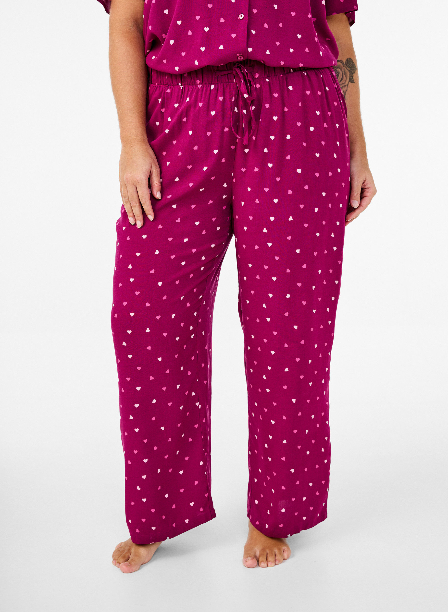 Zizzifashion Loose night trousers with hearts, Boysenberry w. Heart, Model image number 2