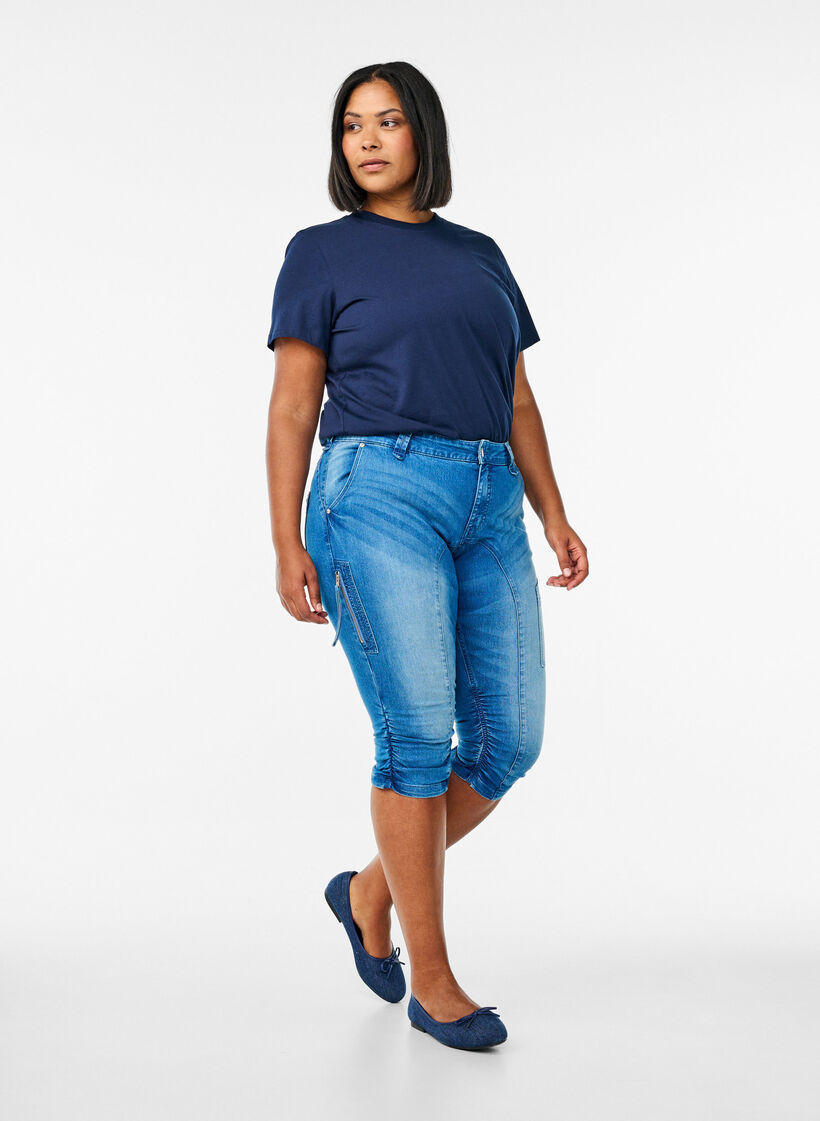Slim fit capri jeans with pockets, Light Blue, Model image number 0