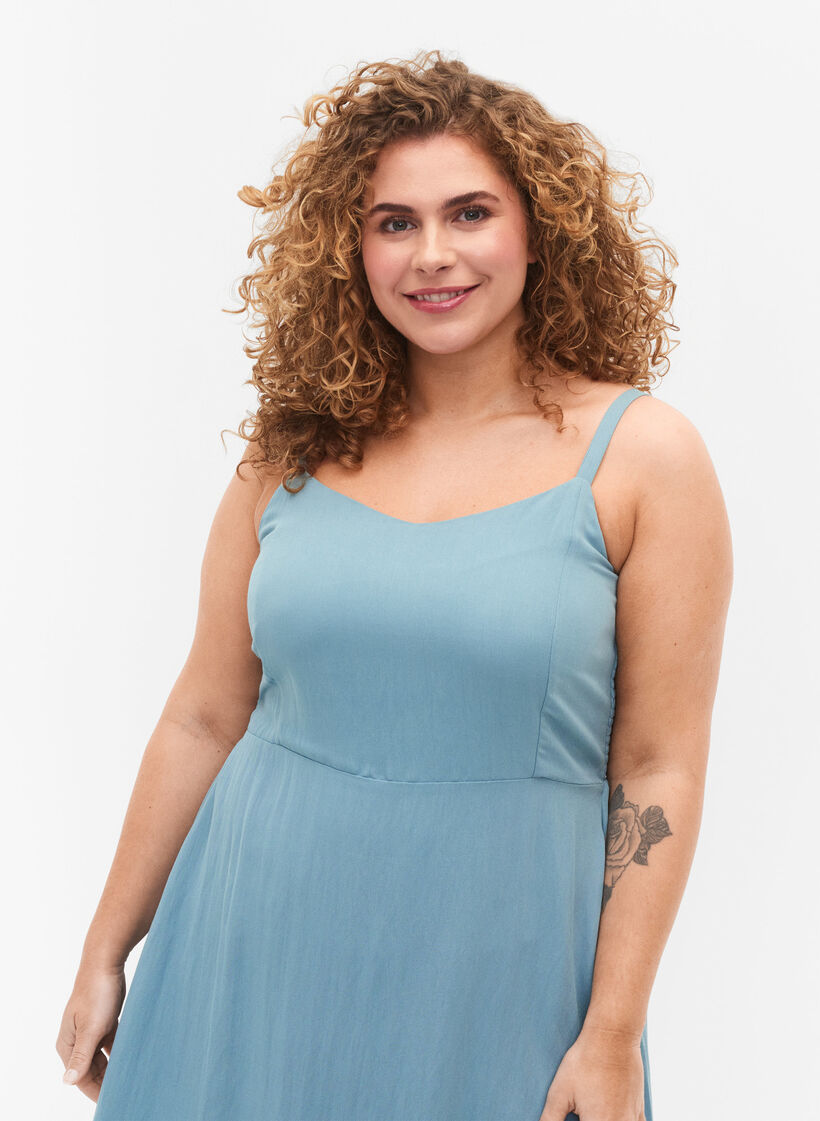 Plain coloured viscose strap dress with smock, Smoke Blue, Model image number 2