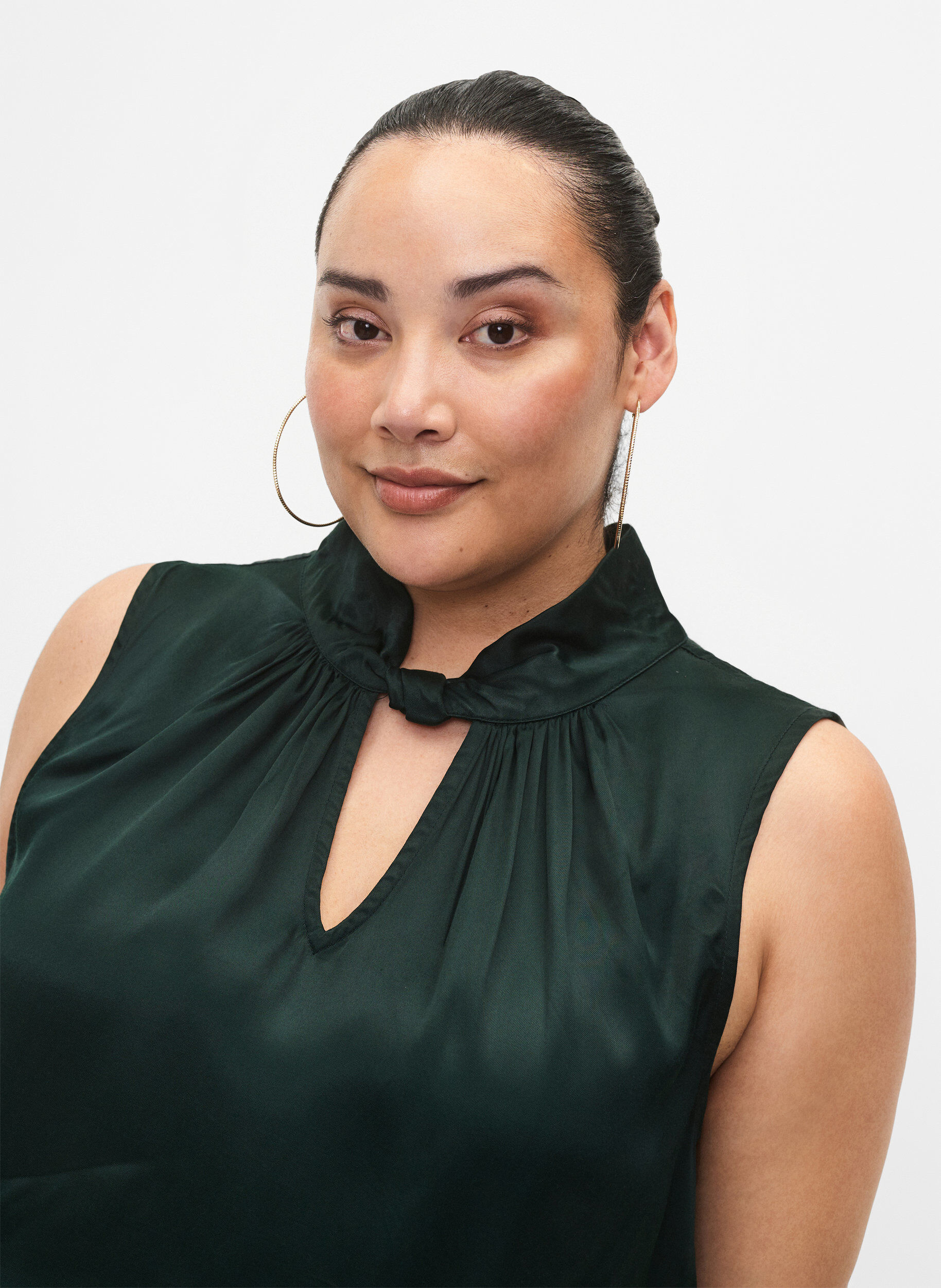 Zizzifashion Sleeveless top in viscose with detail, Scarab, Model image number 2